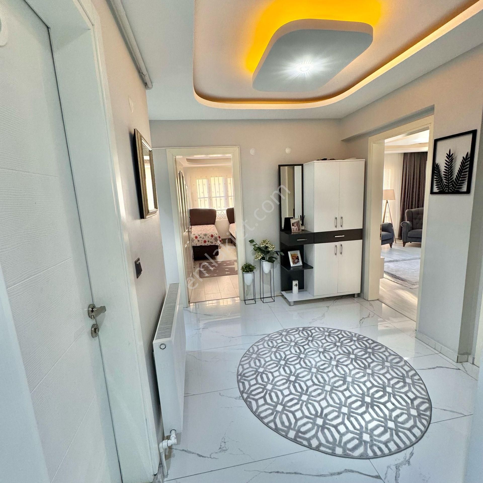 Bornova Merkezi Konum Modern Tasarımlı, Kapalı Mutfak Lüks Daire - Görsel 4