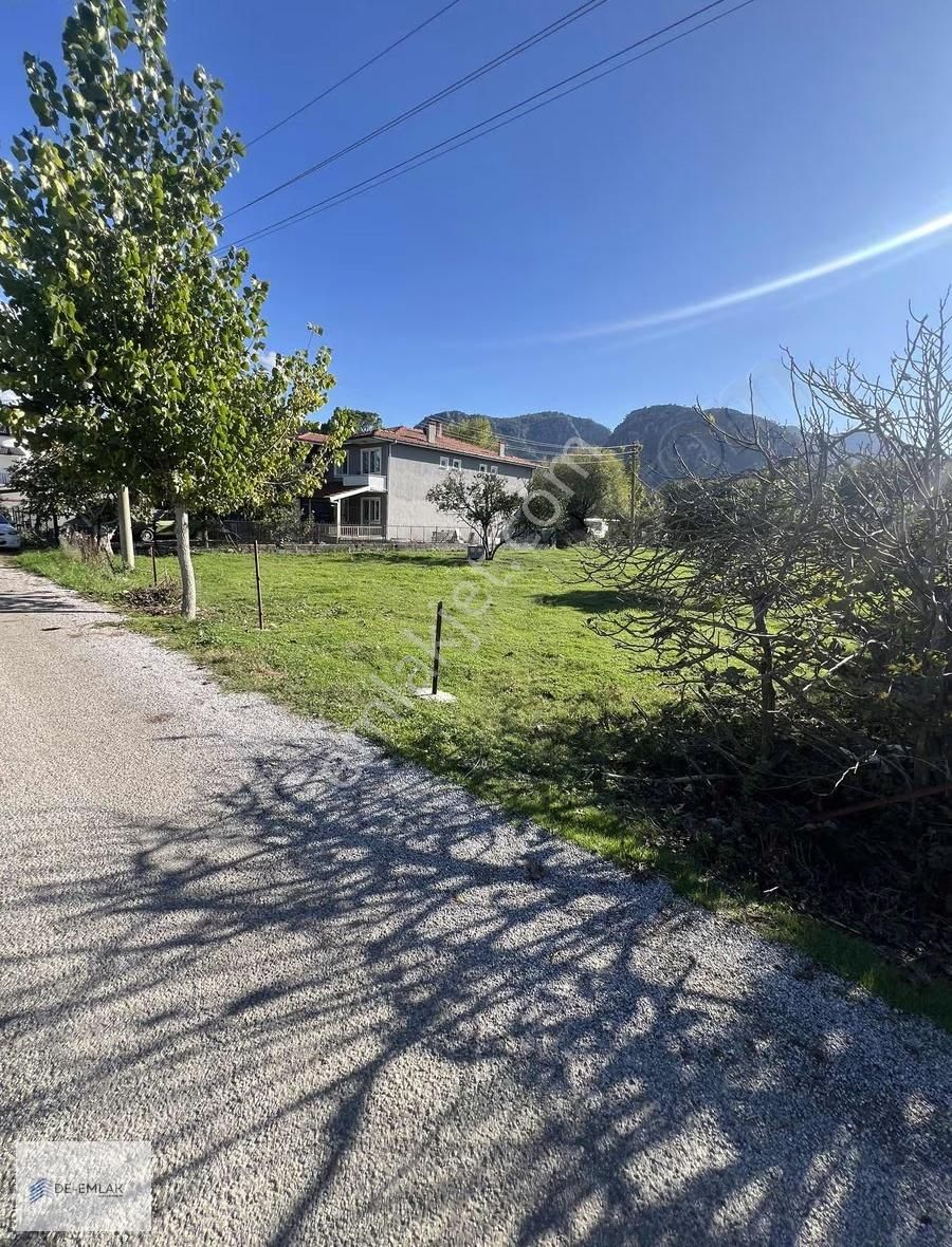 De-emlak'tan Okçular'da 956 M2 Kupon Arsa