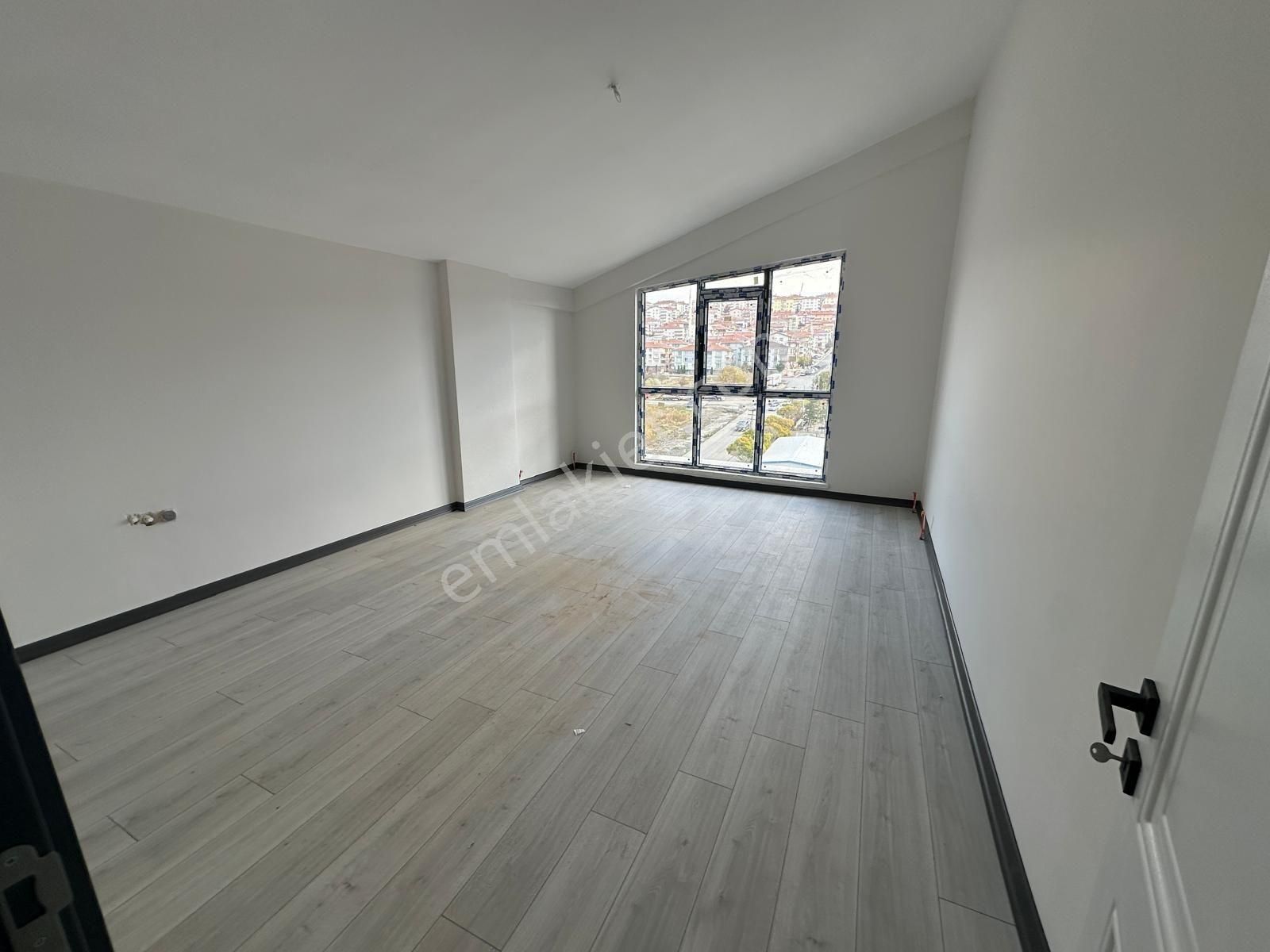 Demirkapı Emlaktan Sıfır Binada Ful+ful 5+1 Dublex Araç Takaslı - Görsel 24