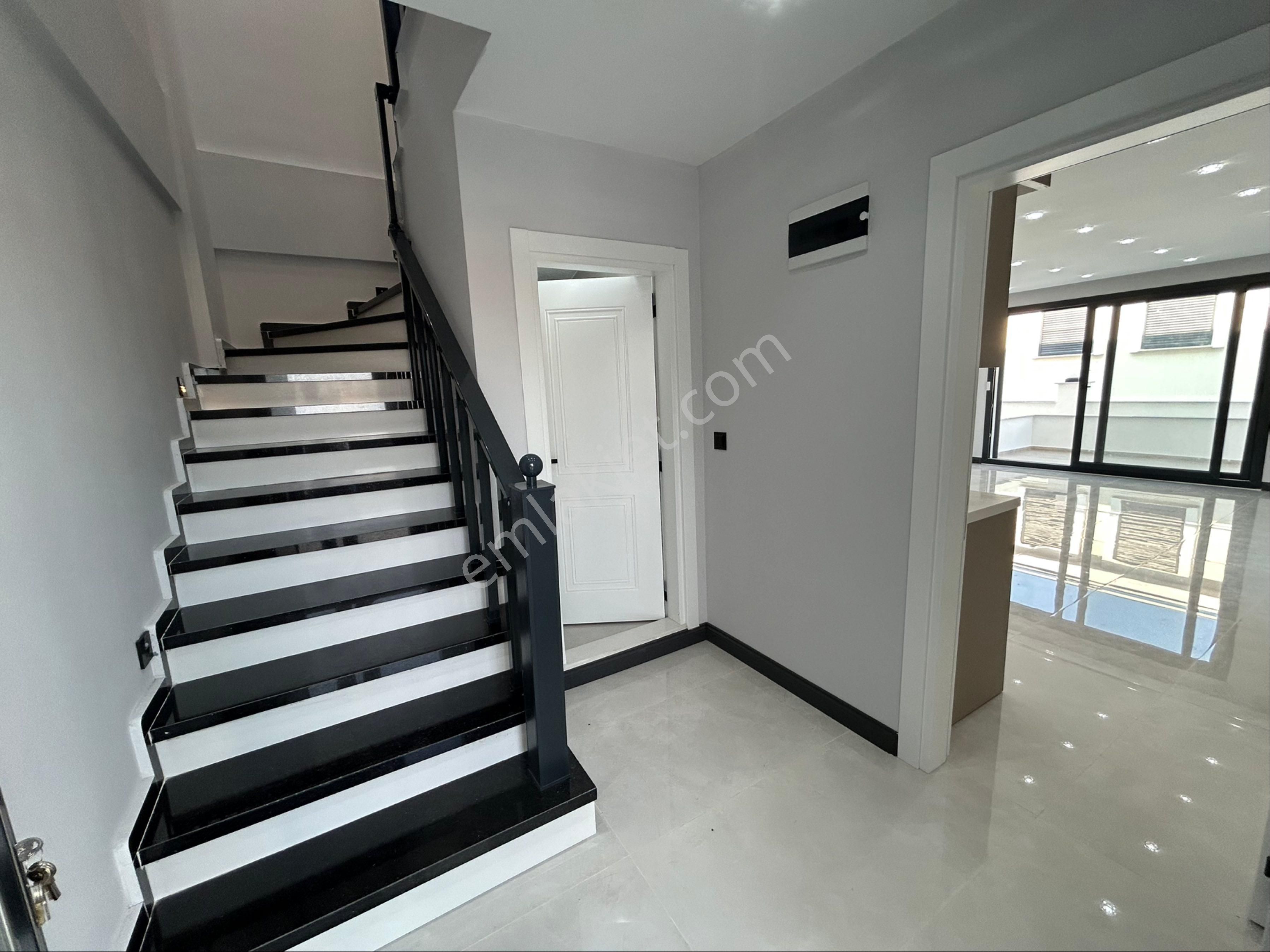 Didim Hisarda Geniş Bahçeli 3+1 Villa - Görsel 15