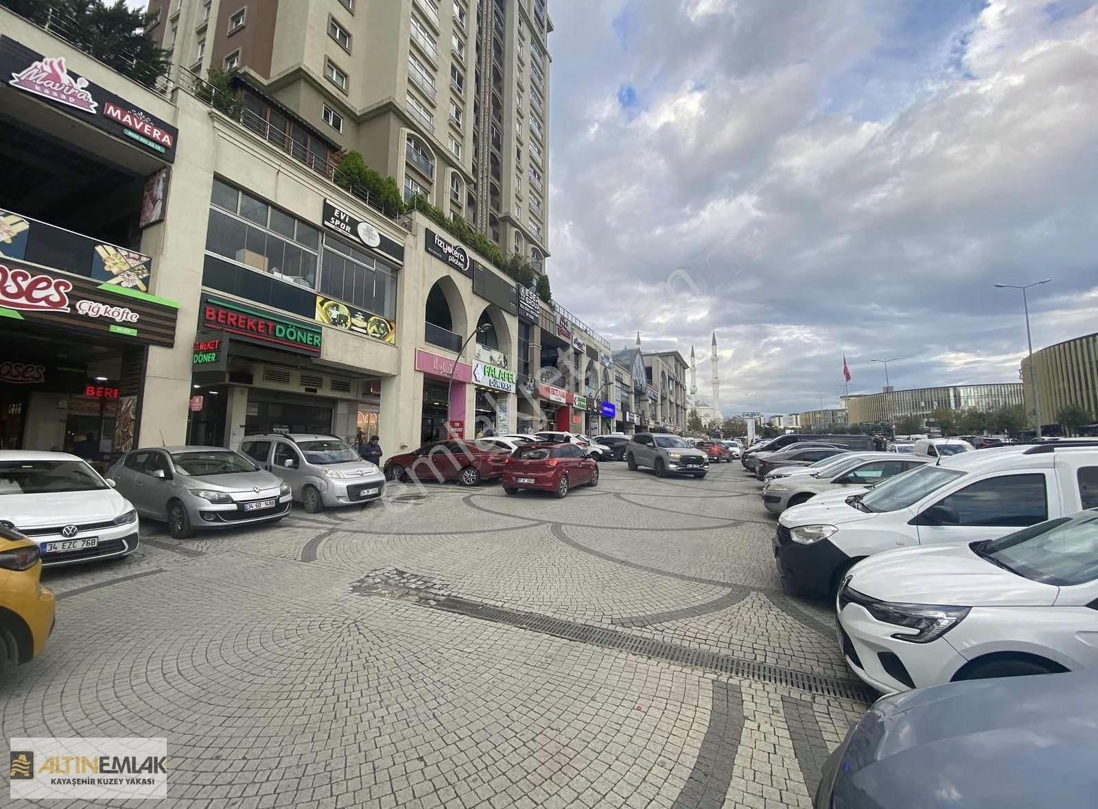 Park Mavera 1 Ana Caddede Kiralık 410 M2 Dükkan
