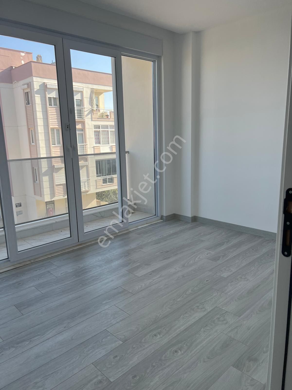 Aydogmuş'ta Ara Katta 2+1 Lüks Daire - Görsel 8