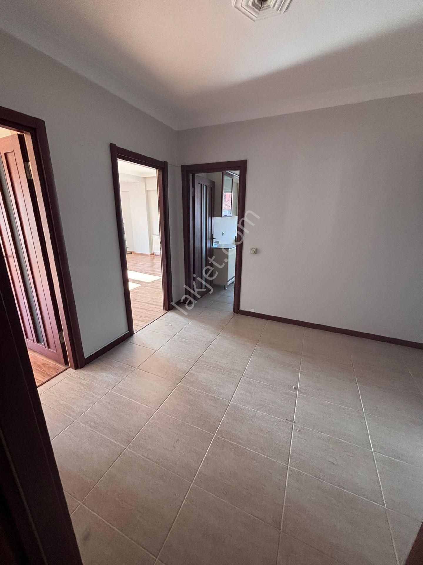 Eski Salı Pazarı Mevki 3+1 Lüks Geniş Daire - Görsel 14