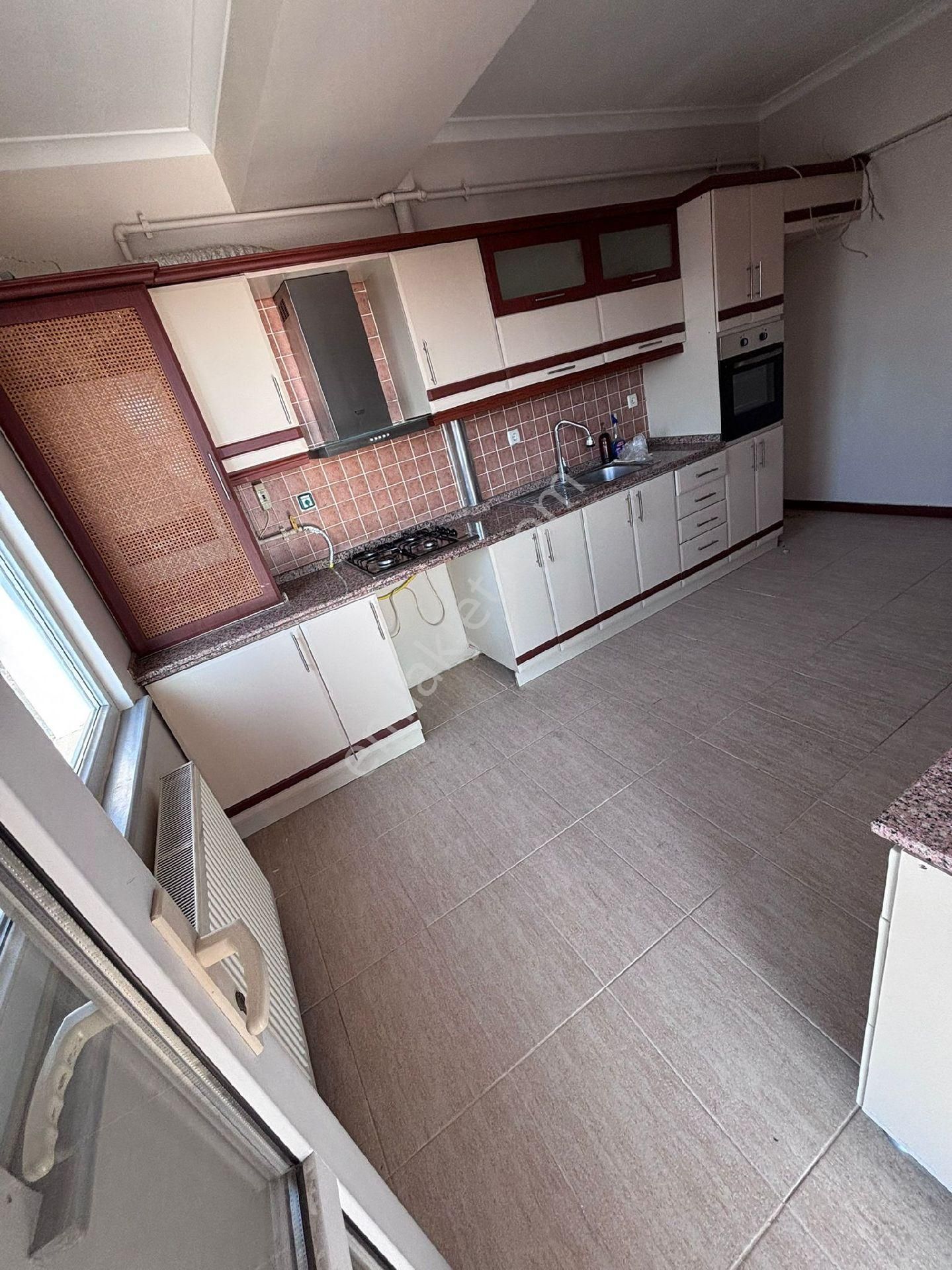 Eski Salı Pazarı Mevki 3+1 Lüks Geniş Daire - Görsel 25