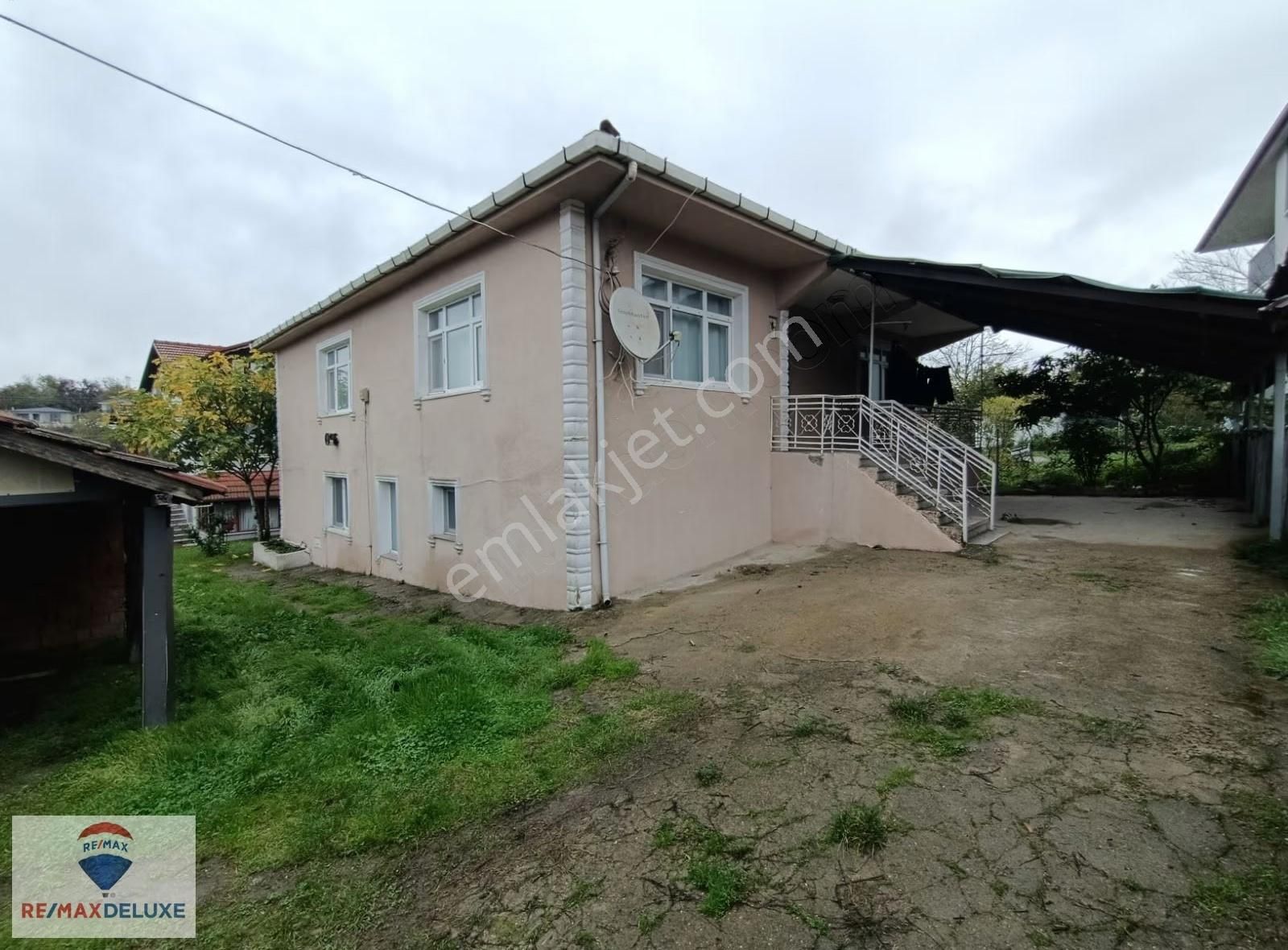 Uzuntarlada Müstakil 2 Katlı Ev Ve Arsası - Görsel 8