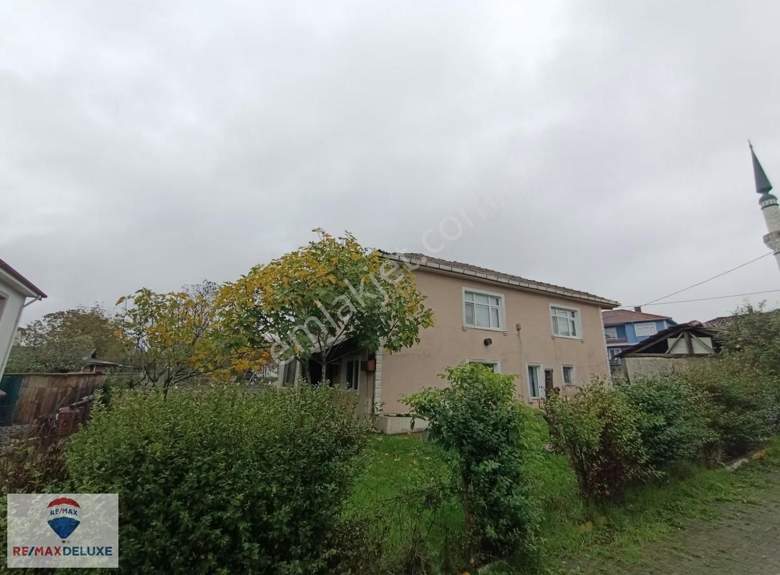 Uzuntarlada Müstakil 2 Katlı Ev Ve Arsası