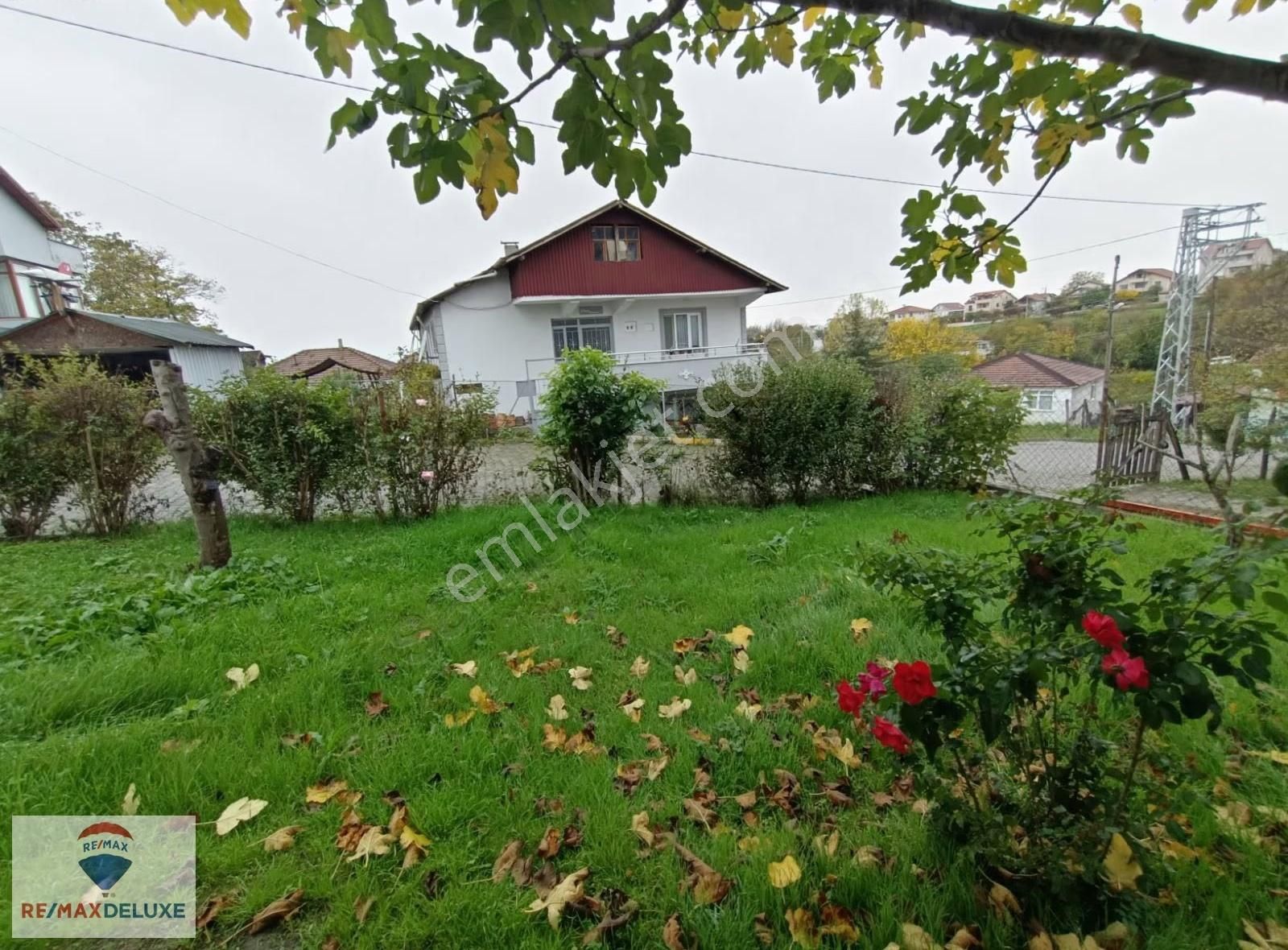 Uzuntarlada Müstakil 2 Katlı Ev Ve Arsası - Görsel 9