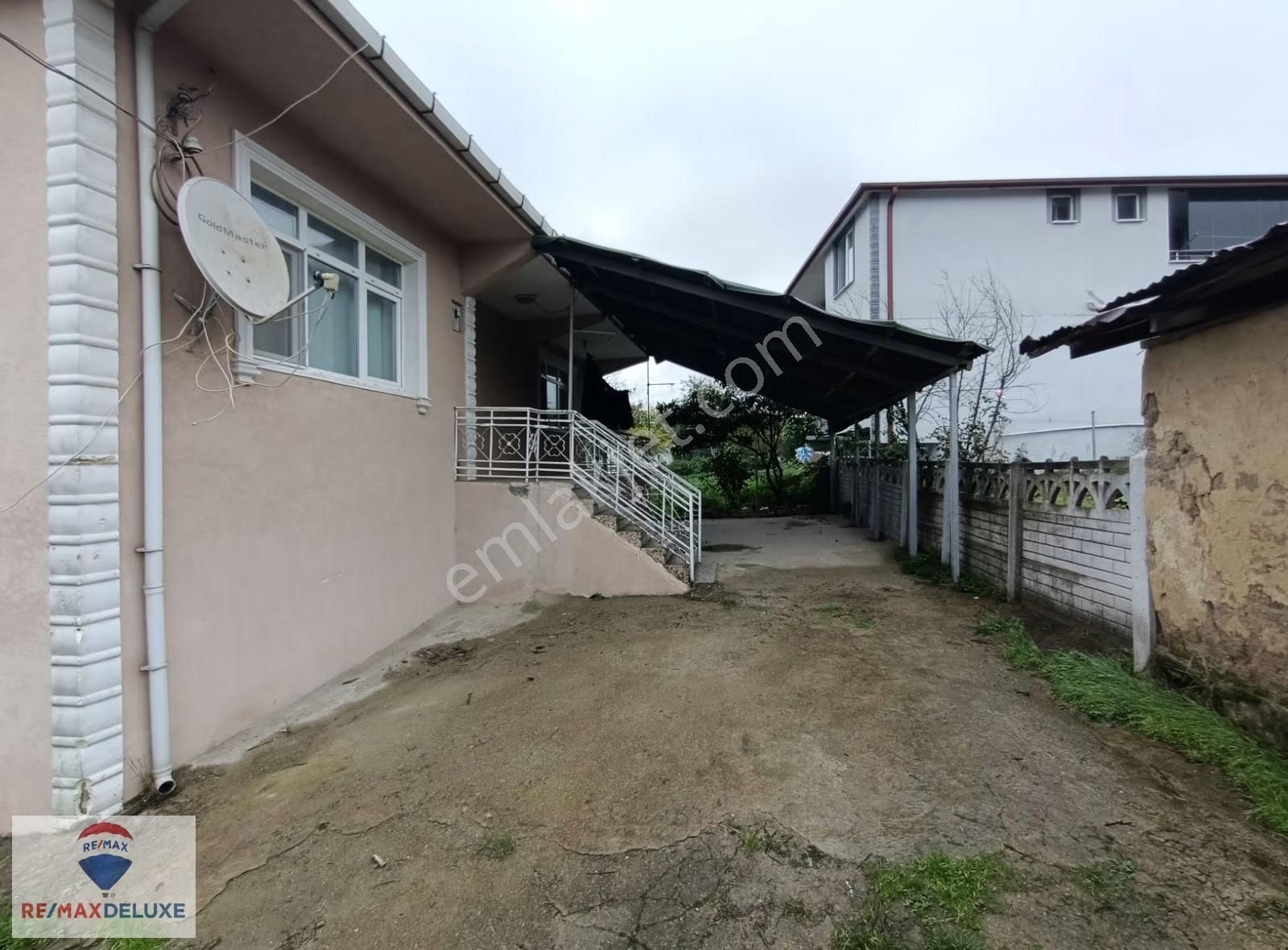 Uzuntarlada Müstakil 2 Katlı Ev Ve Arsası - Görsel 3