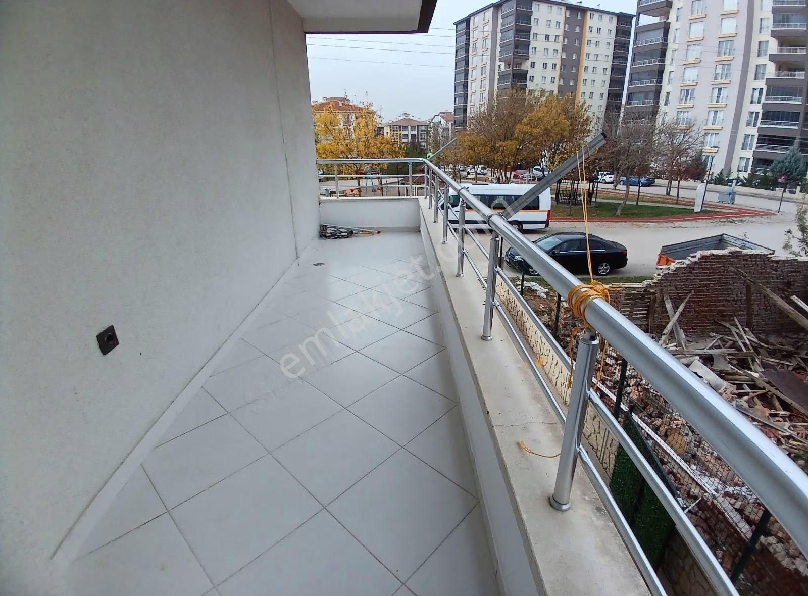 Metrekare Ve Lokasyon Harikası!!arakatta Full Yapılı 3+1 Daire