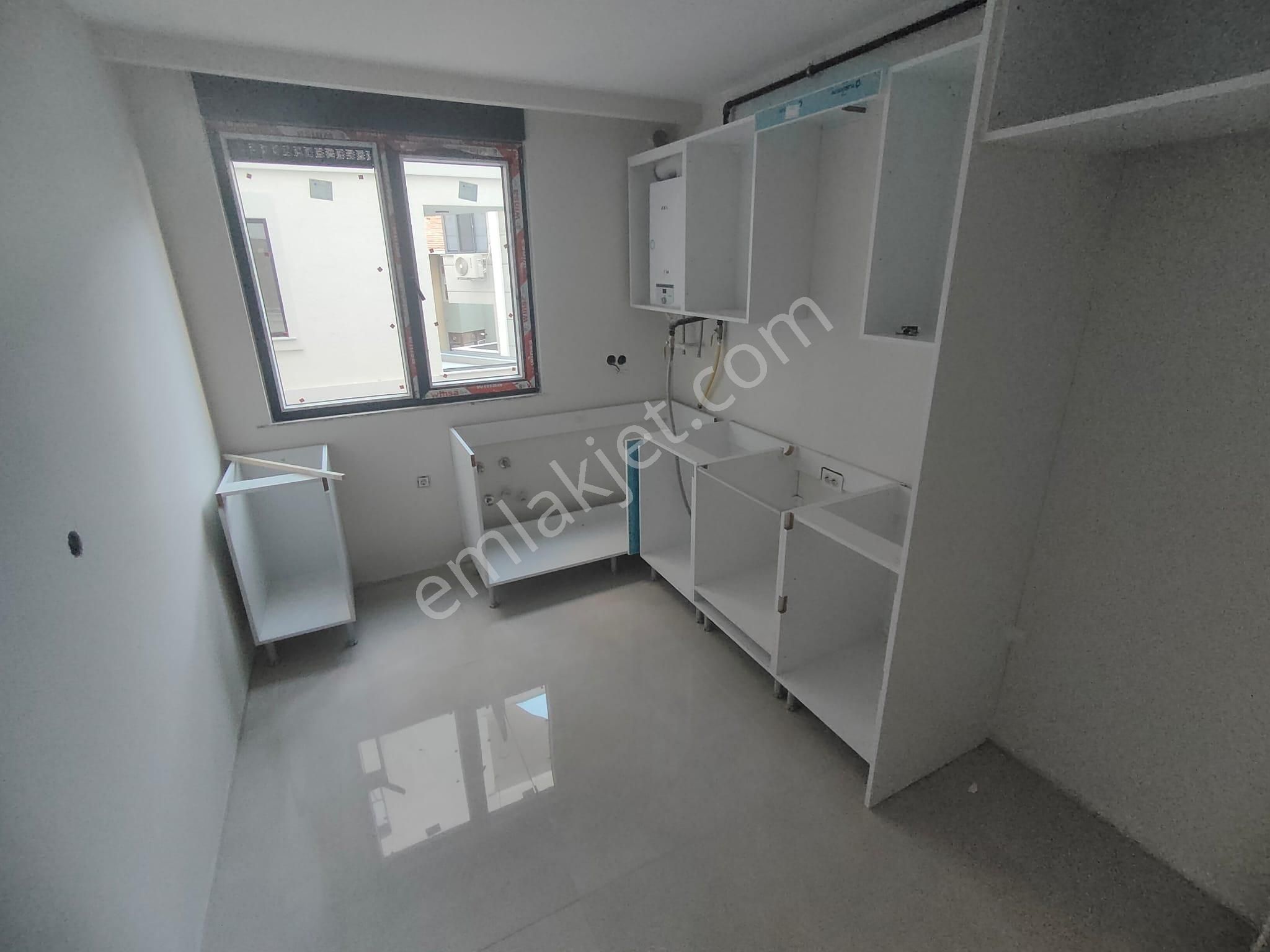 Emlak Dünyasından Küçükyalı Da Satılık 3+1 Ara Kat Daire - Görsel 6