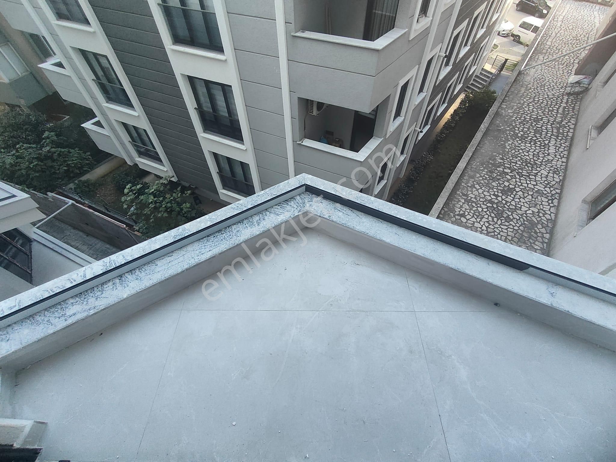 Emlak Dünyasından Küçükyalı Da Satılık 3+1 Ara Kat Daire - Görsel 5