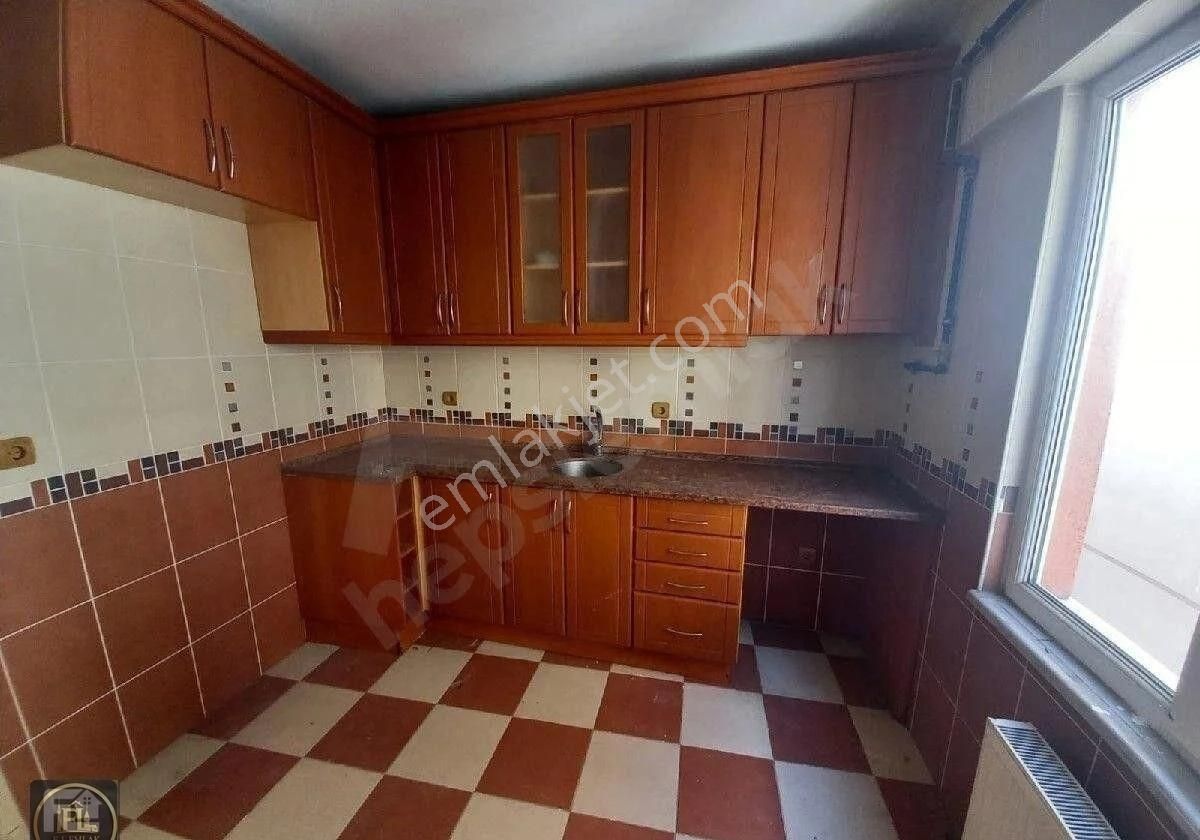 Fl Emlaktan Ümraniye Çakmak Metroya 10 Dk Yürüme Mesafesinde 3+1 Ara Kat Daire - Görsel 18