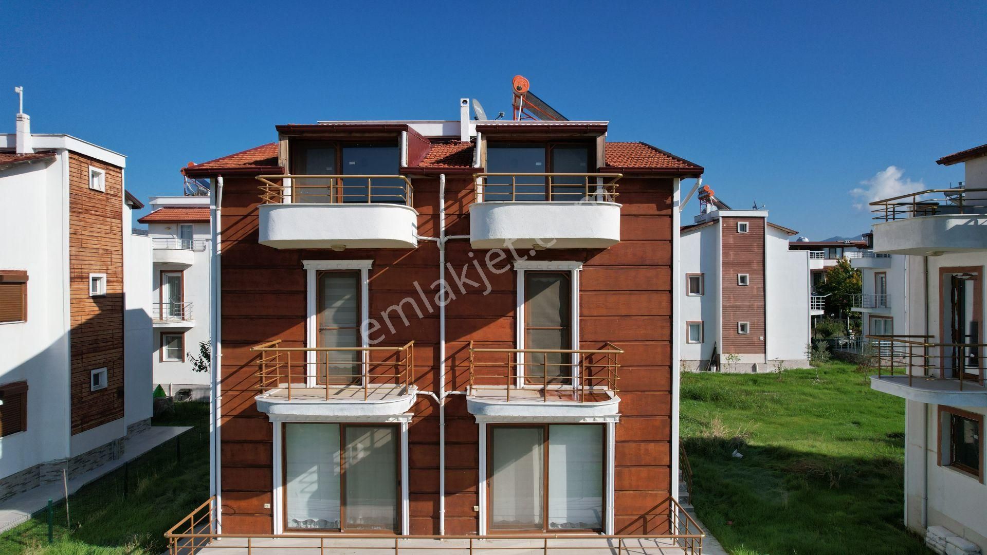 Dikili Salihlerde Şehriyar Villaların Da 7+1 Kiralık