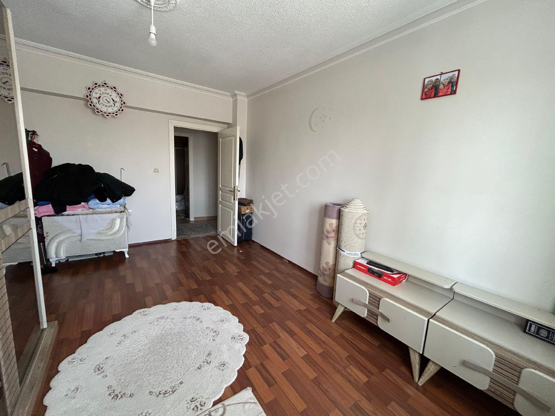 Cadde Üstü - Görsel 11