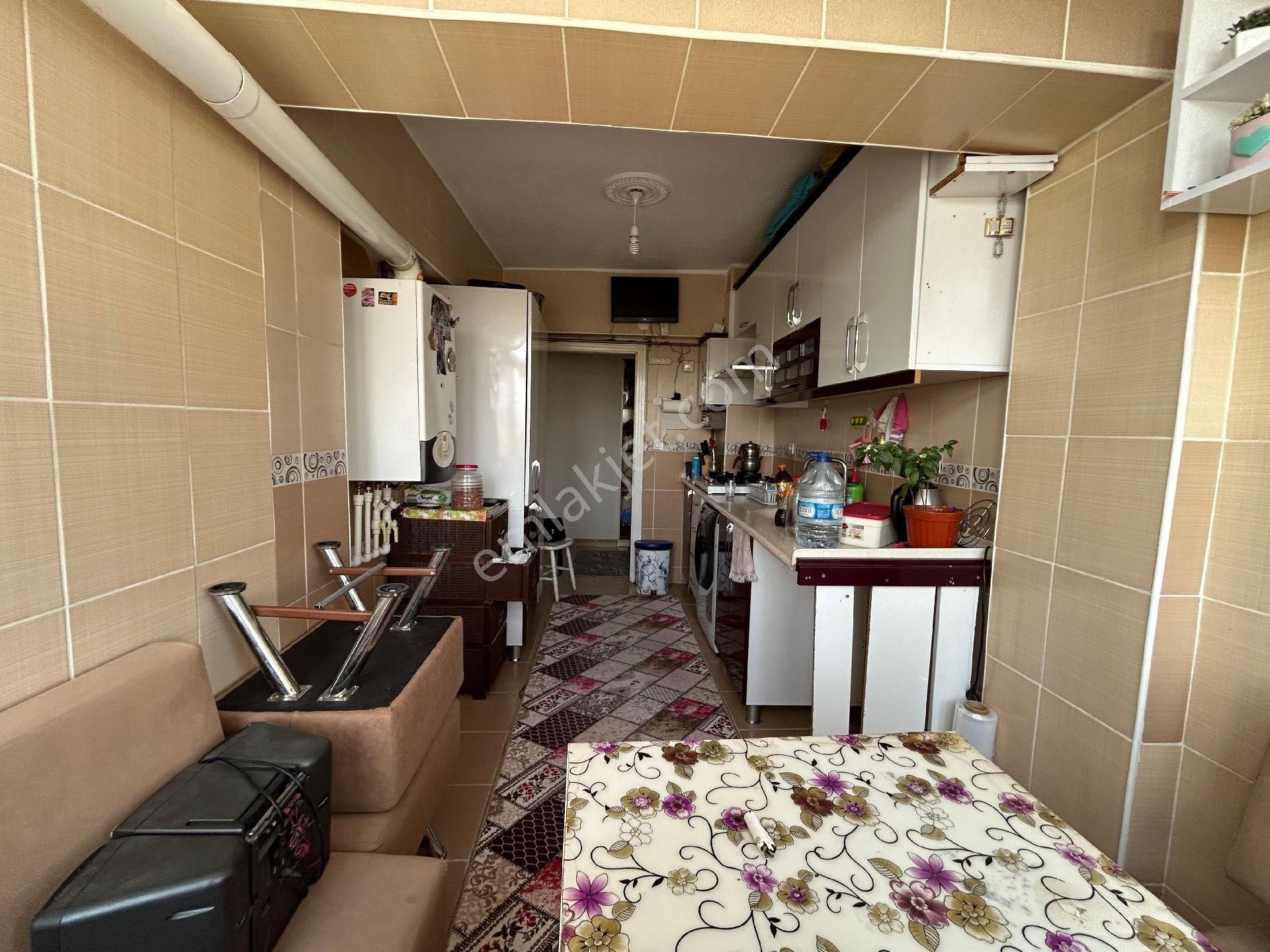Cadde Üstü - Görsel 4