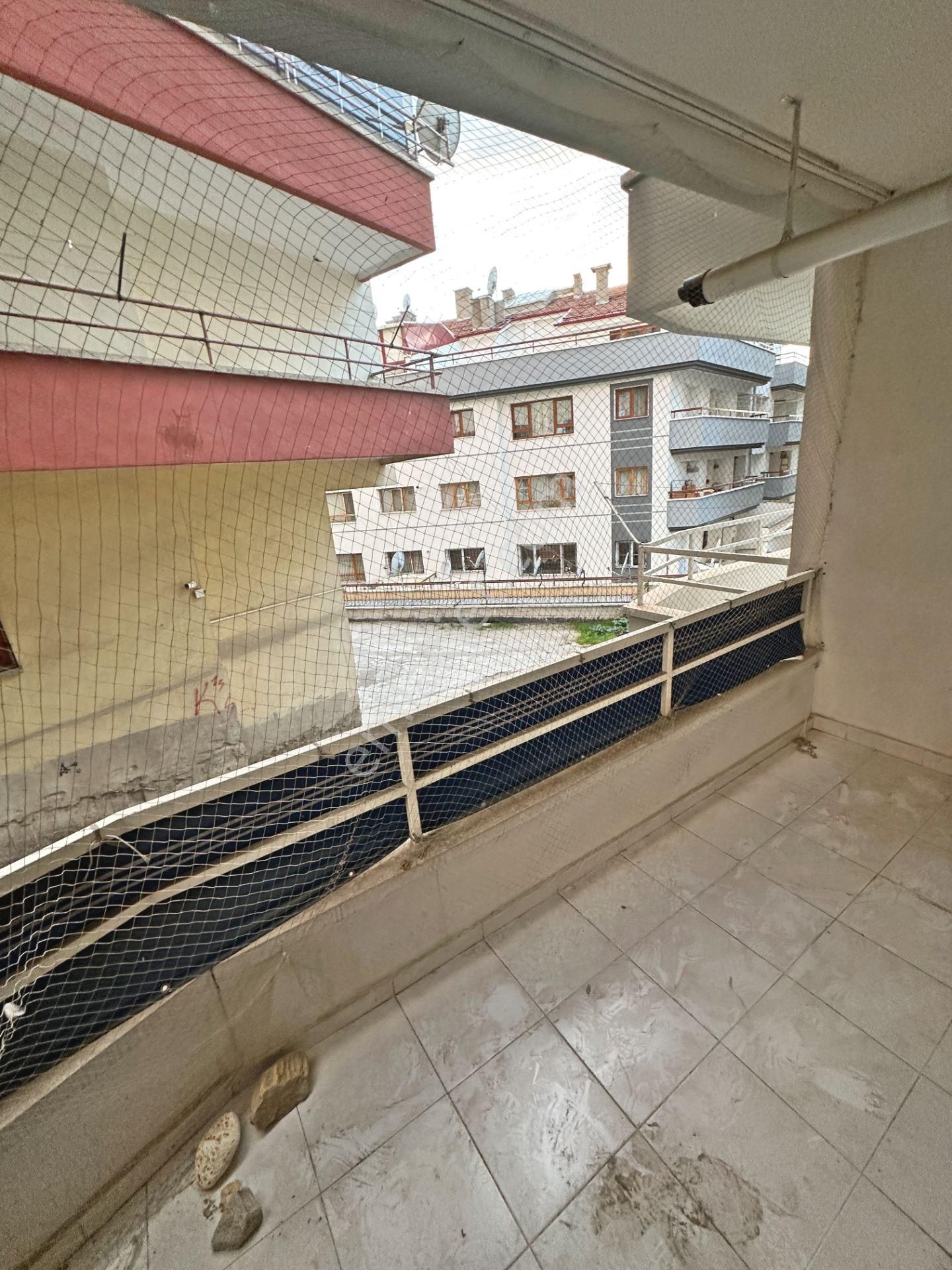 Saimekadın Göbek Yakını Ara Katta Geniş Kullanışlı 3+1 Kiralık Daire - Görsel 11