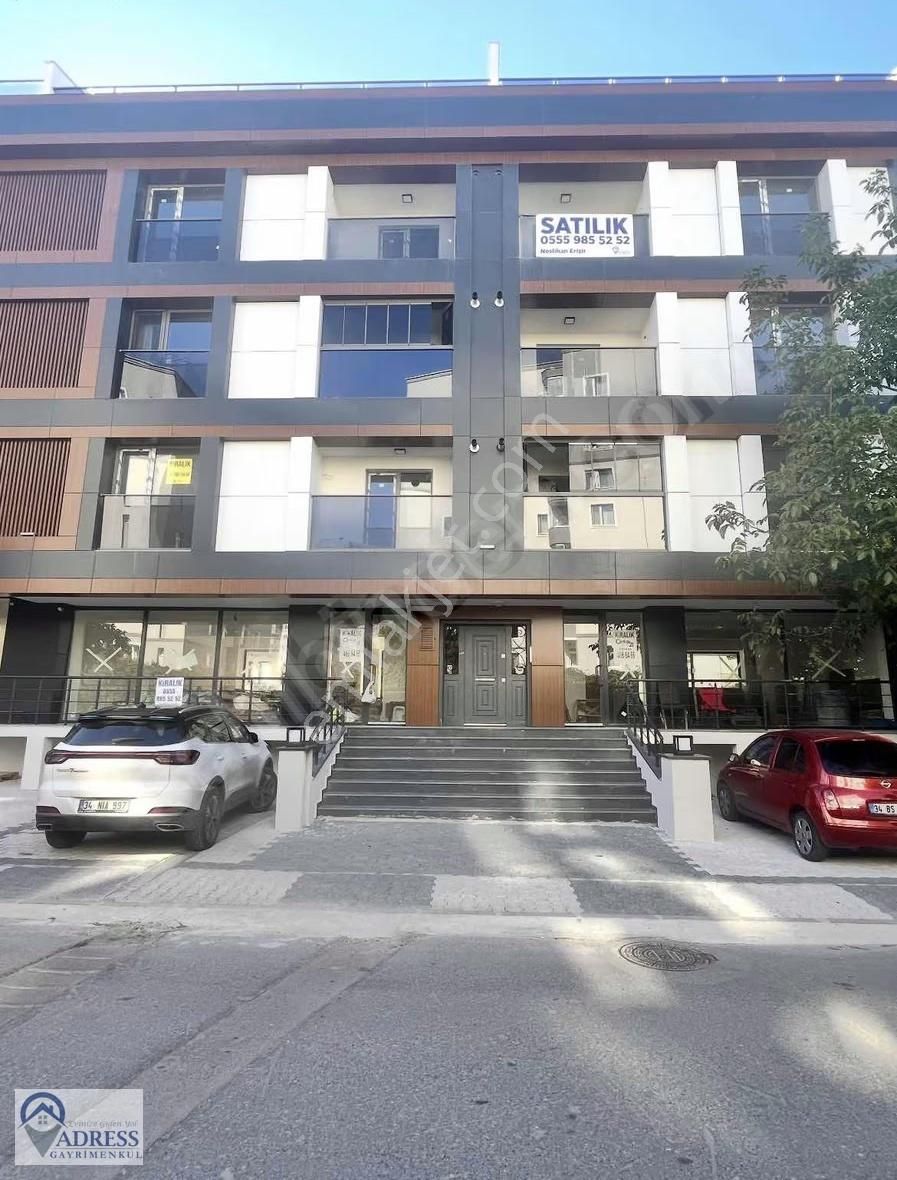 Çekmeköy Yeşilkayalar Caddesinde Kiralık Dükkan