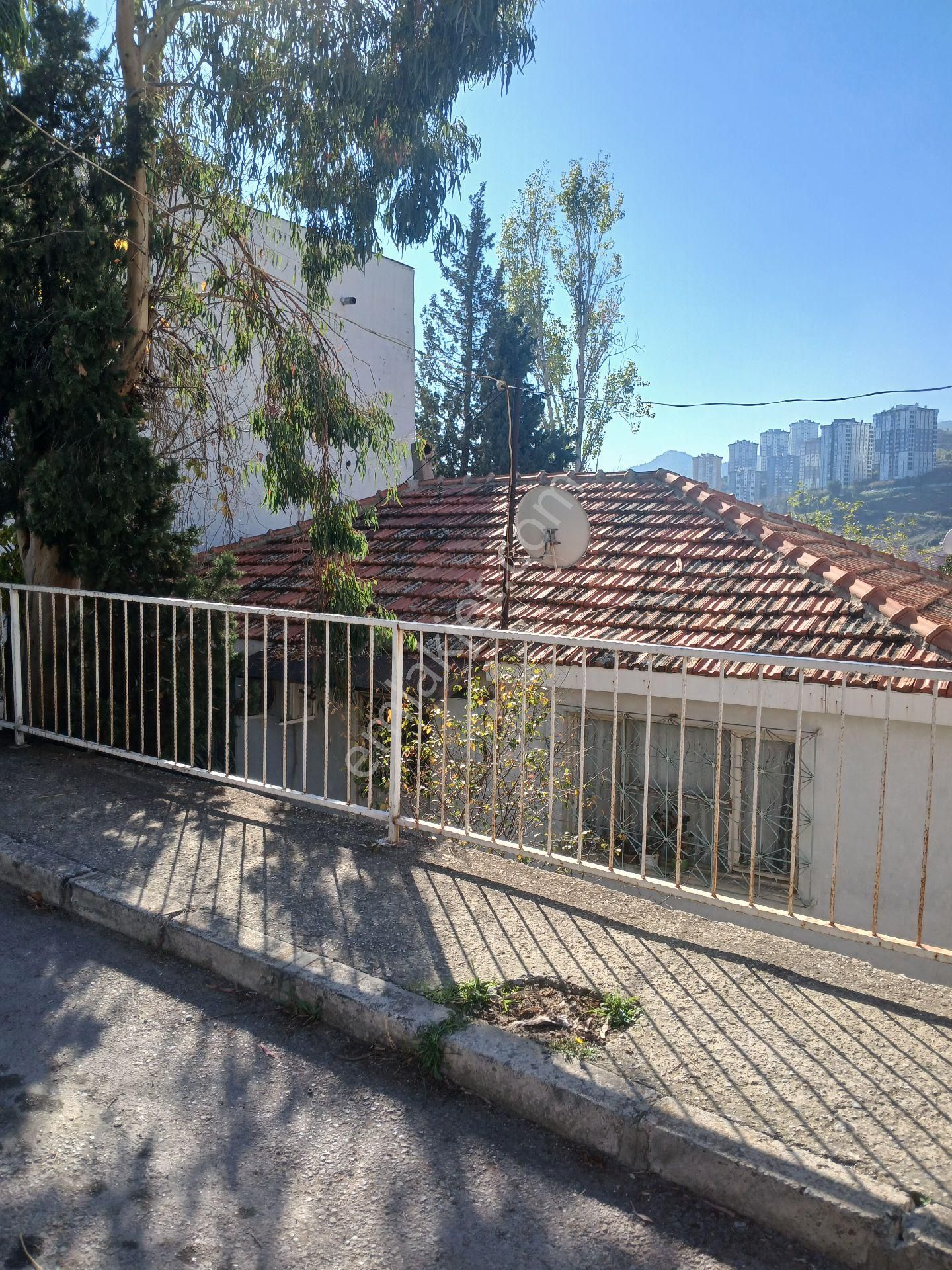 Karabaglar Cennet Çeşme Mah Satılık Müstakil 330m2 - Görsel 8