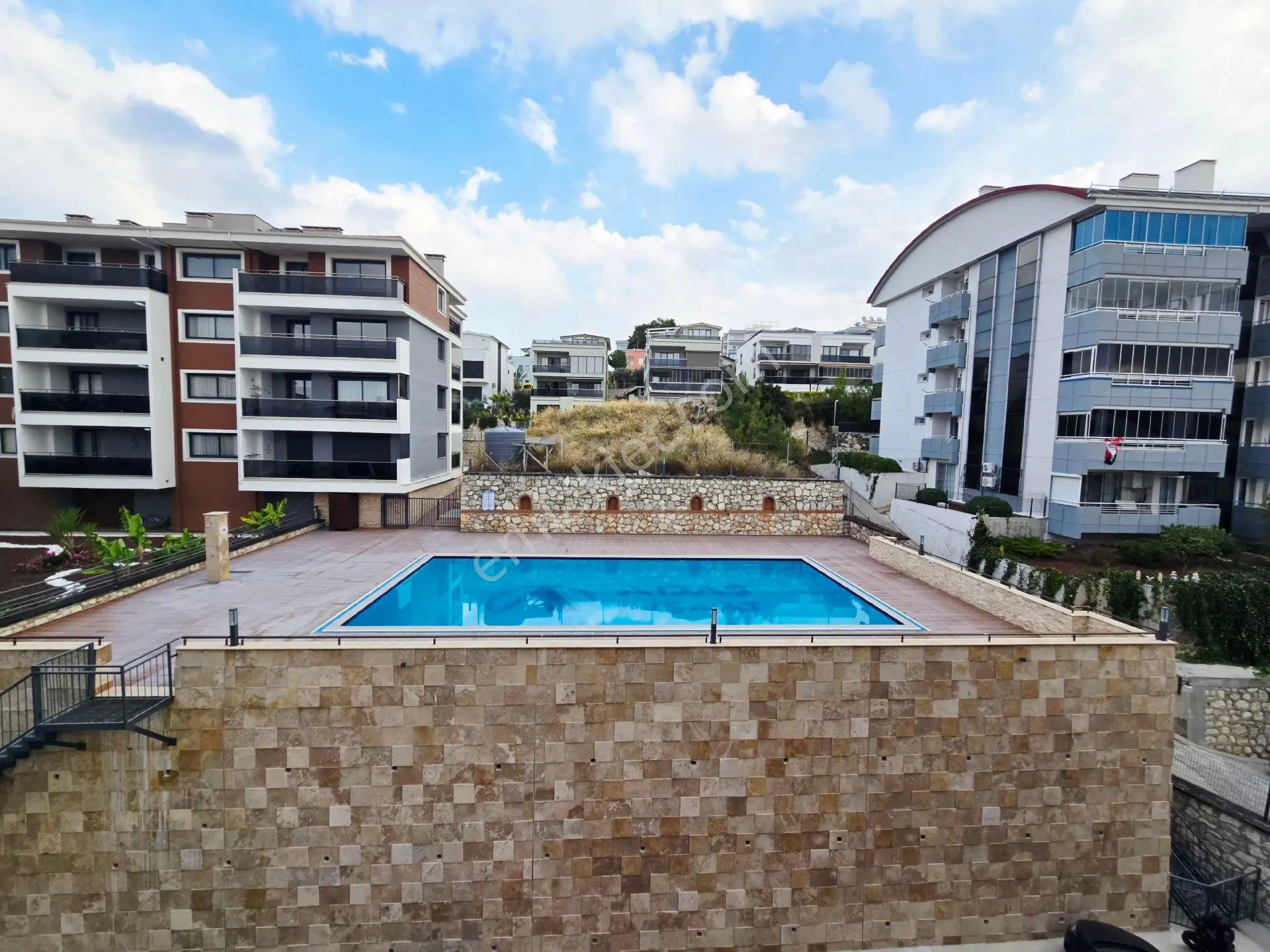 Kadınlar Denizinde Arakat Ful Deniz Manzaralı Doğalgazlı Güvenlikli Elit Sitede 3+1 140m2 Daire