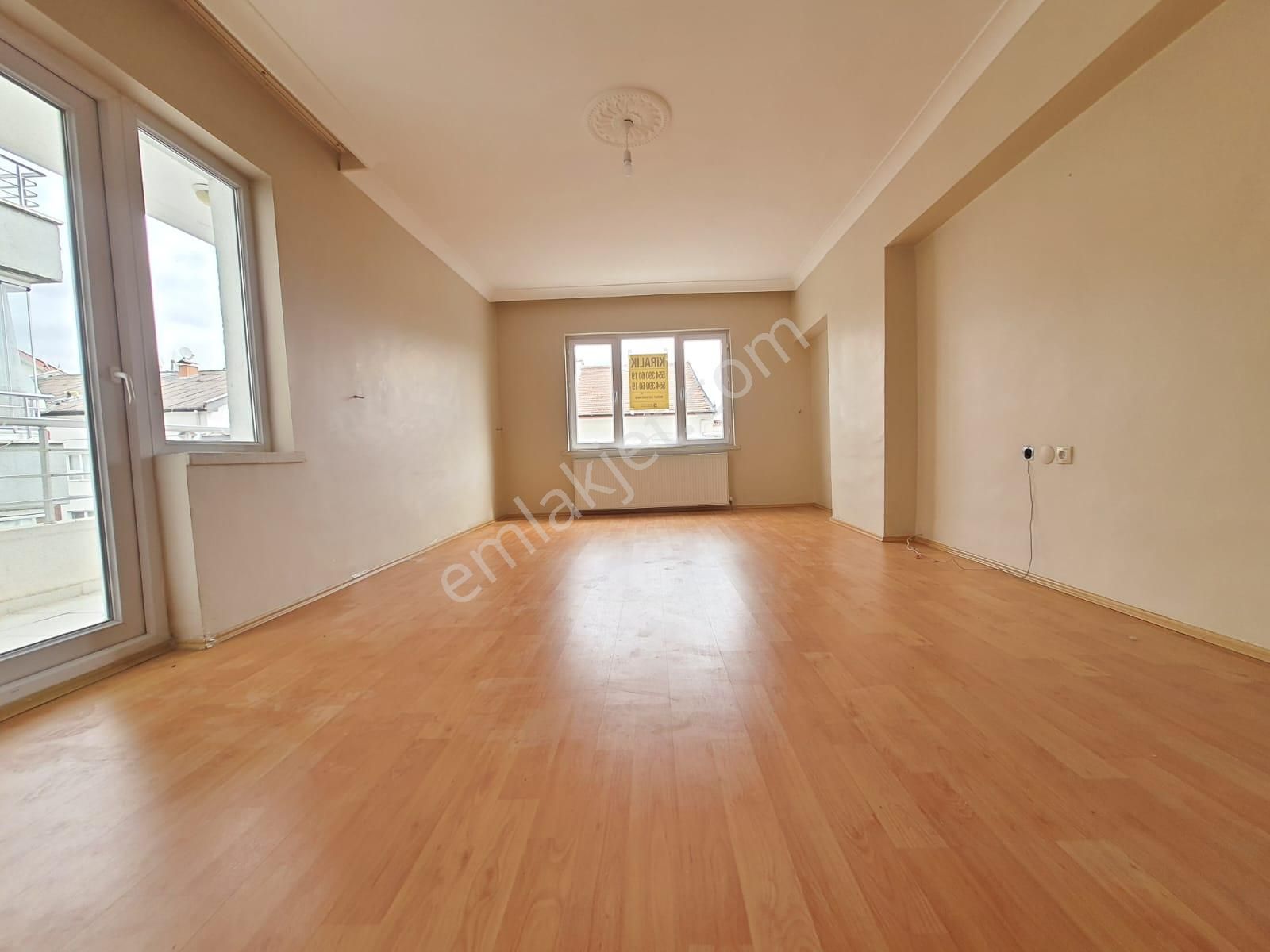 Osmangazide Ana Cadde Yakını Ara Katta Asansörlü Geniş 3+1 Kiralık Daire - Görsel 9