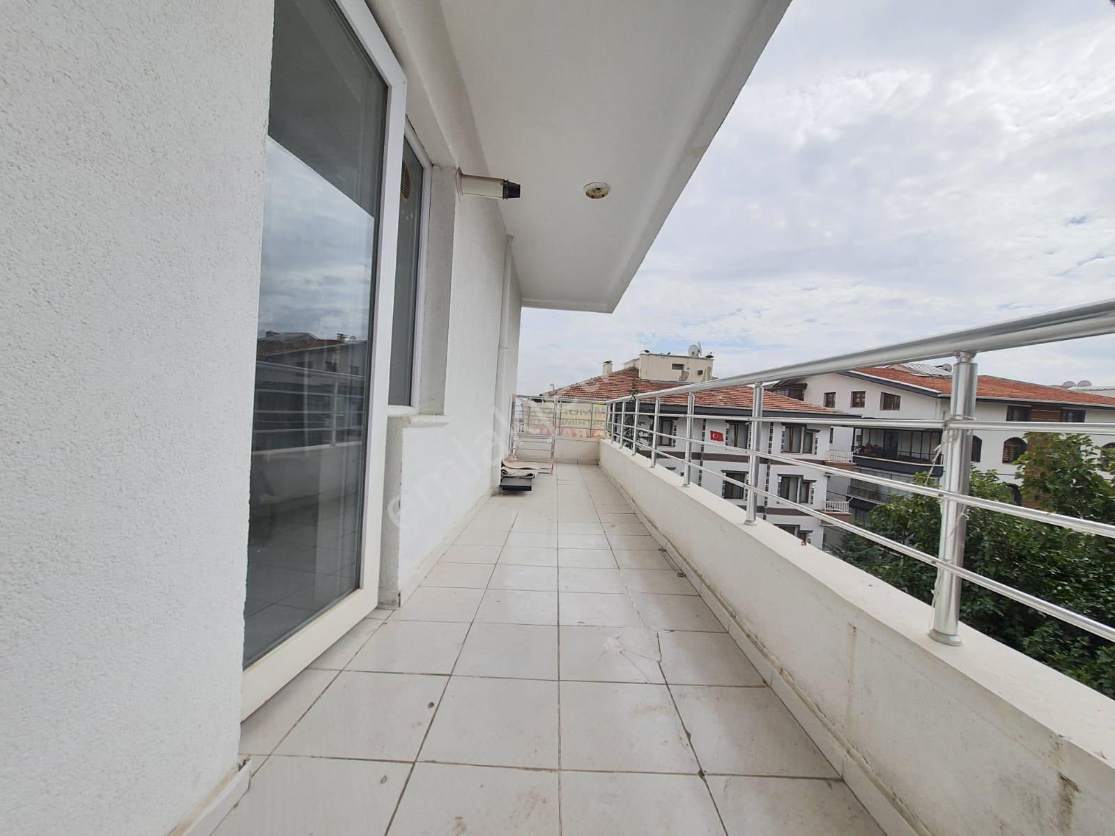 Osmangazide Ana Cadde Yakını Ara Katta Asansörlü Geniş 3+1 Kiralık Daire - Görsel 6