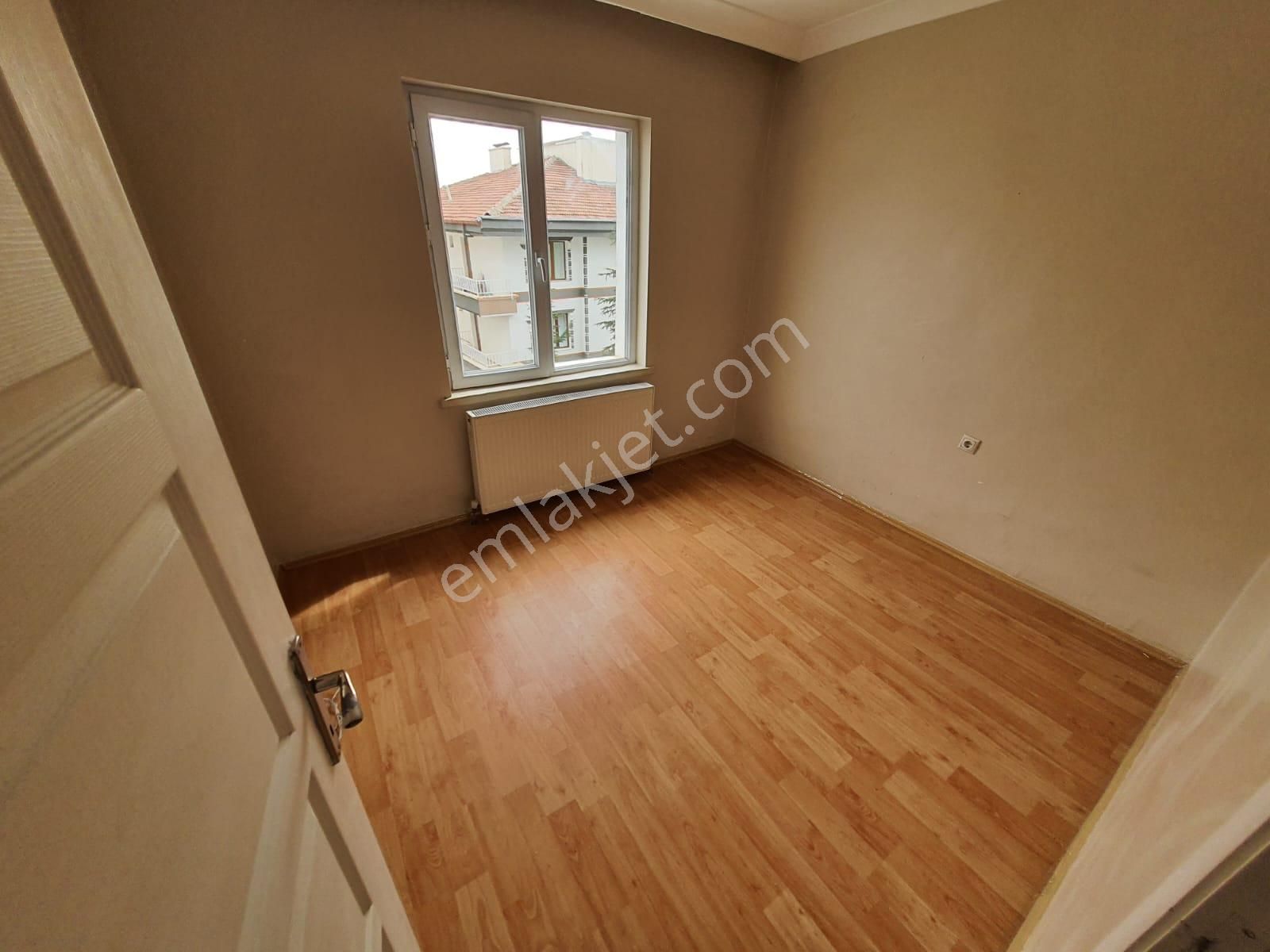 Osmangazide Ana Cadde Yakını Ara Katta Asansörlü Geniş 3+1 Kiralık Daire - Görsel 27