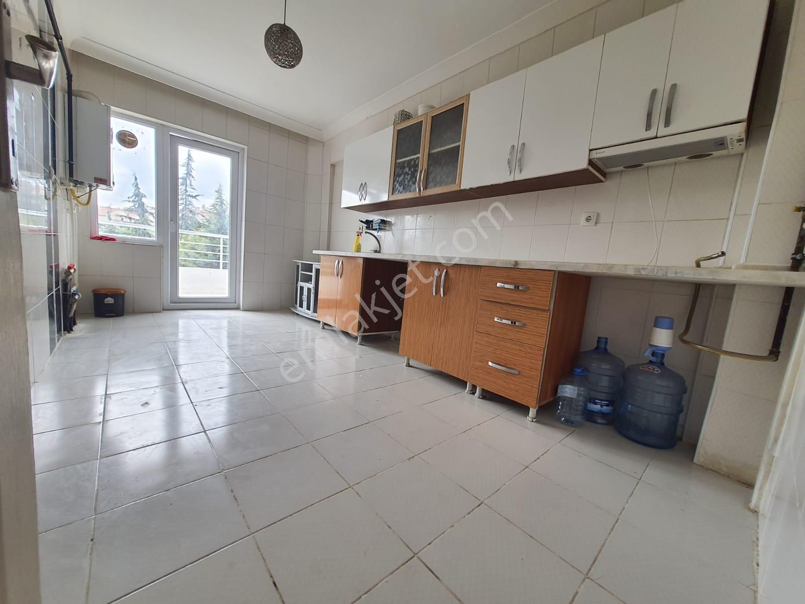 Osmangazide Ana Cadde Yakını Ara Katta Asansörlü Geniş 3+1 Kiralık Daire - Görsel 4