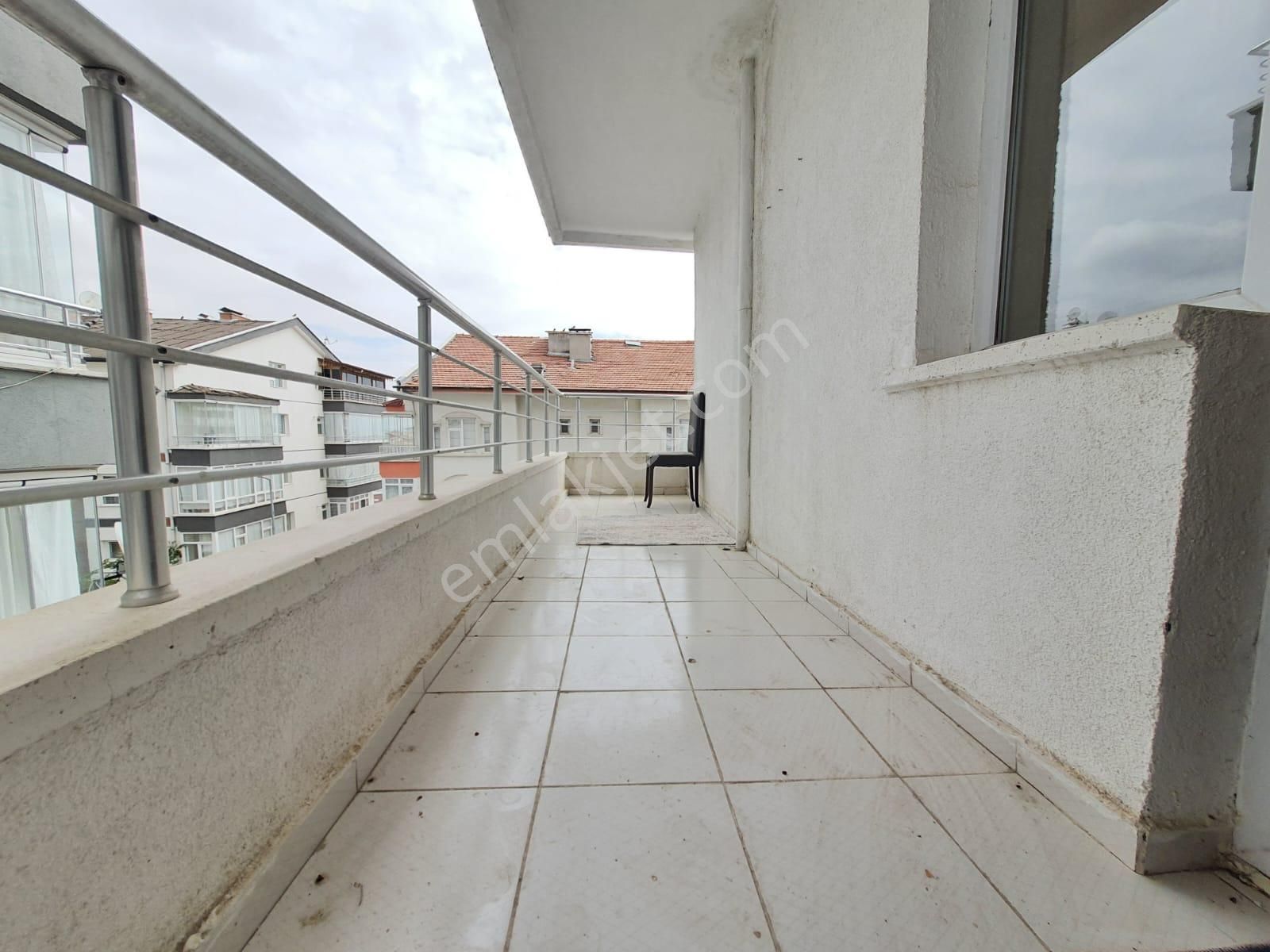 Osmangazide Ana Cadde Yakını Ara Katta Asansörlü Geniş 3+1 Kiralık Daire - Görsel 15