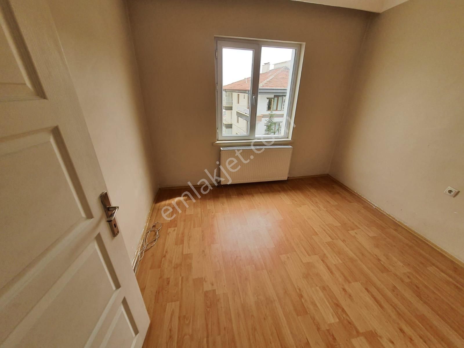 Osmangazide Ana Cadde Yakını Ara Katta Asansörlü Geniş 3+1 Kiralık Daire - Görsel 30