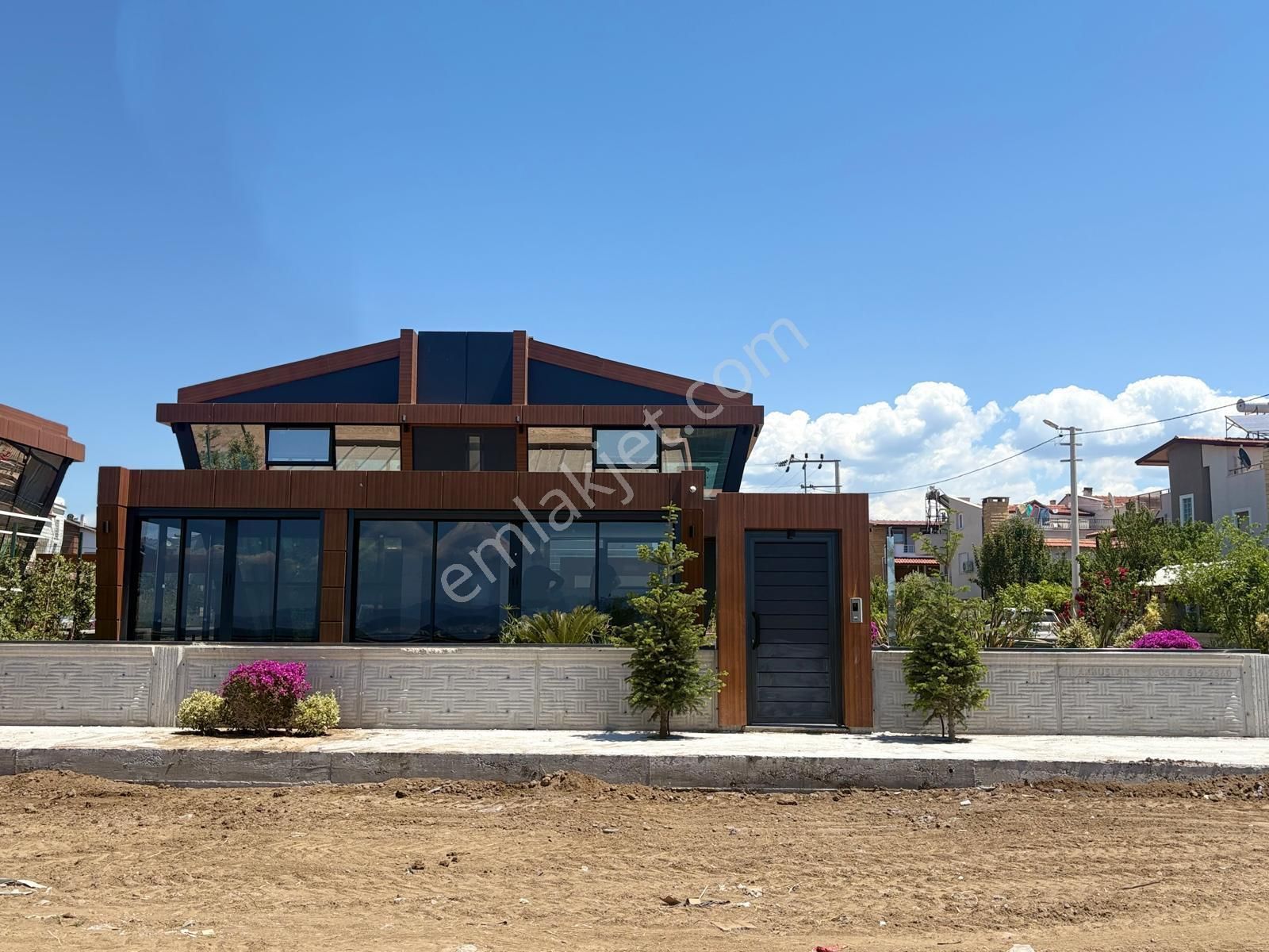 Dikili Salihleraltı Ultra Lüks 3' Adet Oturuma Hazır Denize Sıfır Villa - Görsel 22