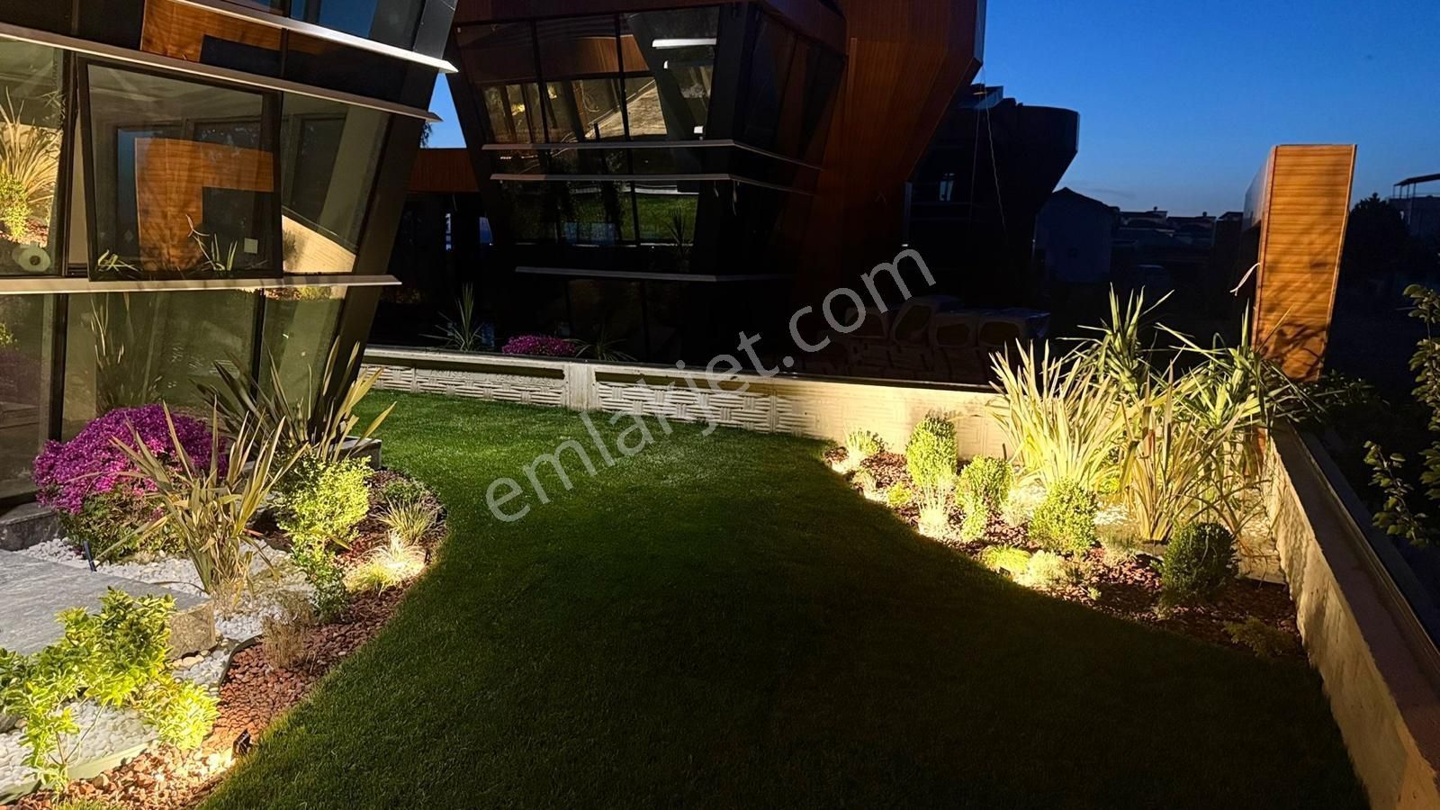 Dikili Salihleraltı Ultra Lüks 3' Adet Oturuma Hazır Denize Sıfır Villa - Görsel 13