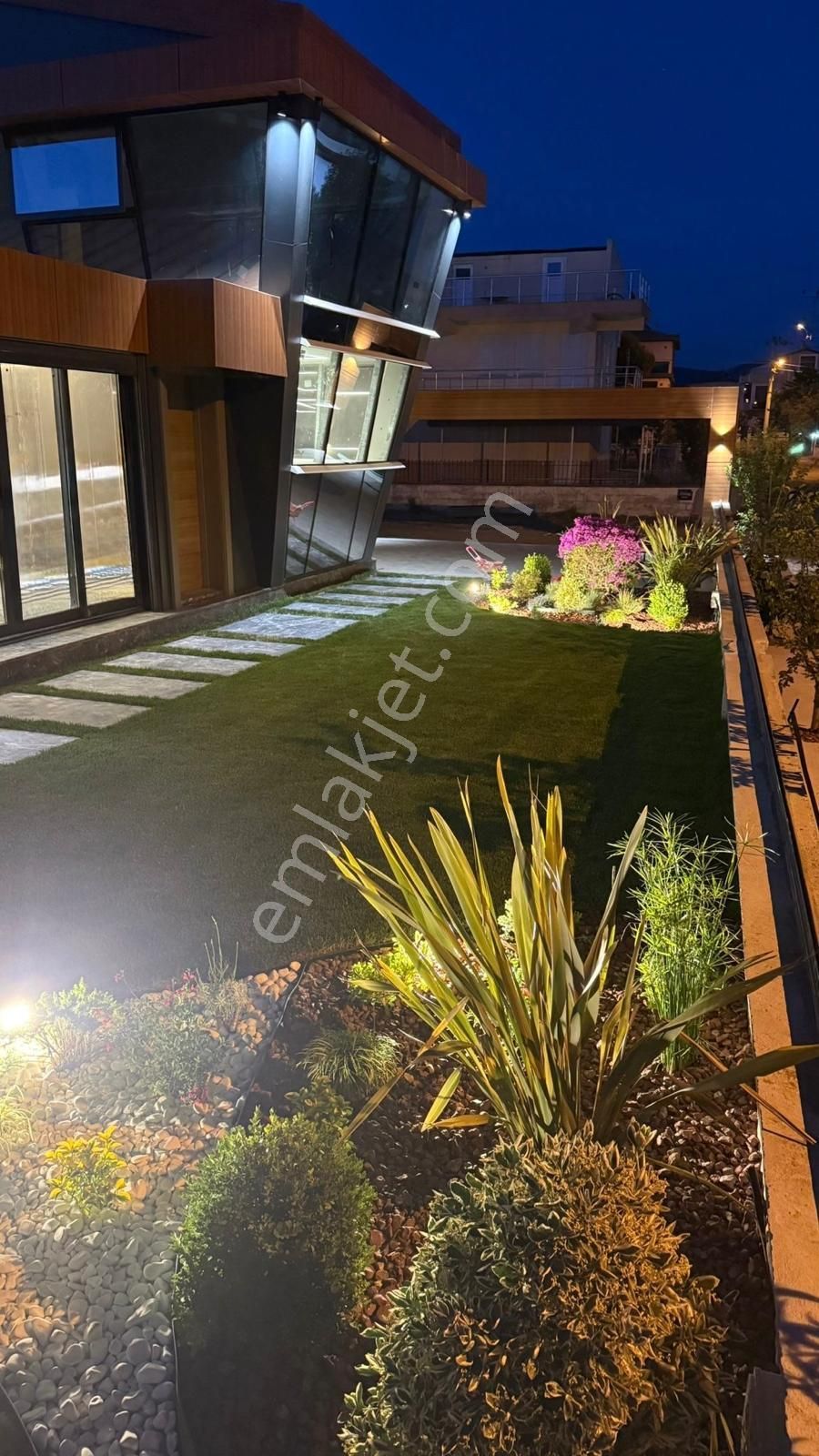 Dikili Salihleraltı Ultra Lüks 3' Adet Oturuma Hazır Denize Sıfır Villa - Görsel 19