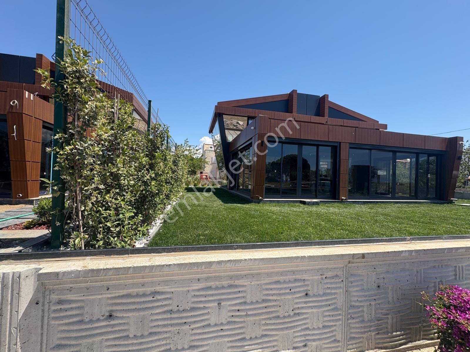 Dikili Salihleraltı Ultra Lüks 3' Adet Oturuma Hazır Denize Sıfır Villa - Görsel 20