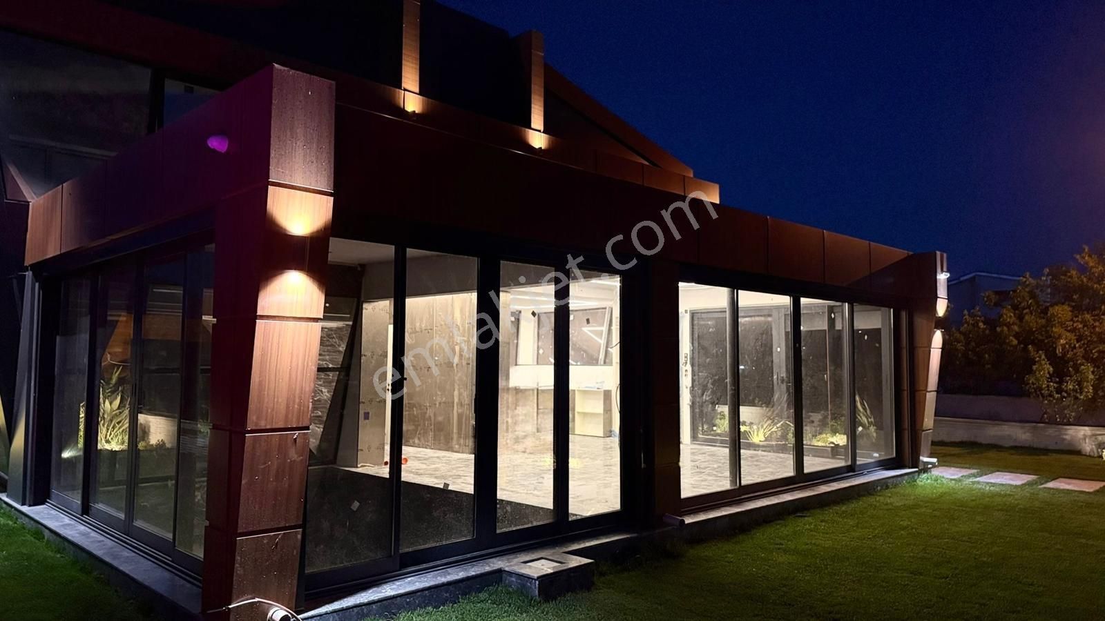 Dikili Salihleraltı Ultra Lüks 3' Adet Oturuma Hazır Denize Sıfır Villa - Görsel 16