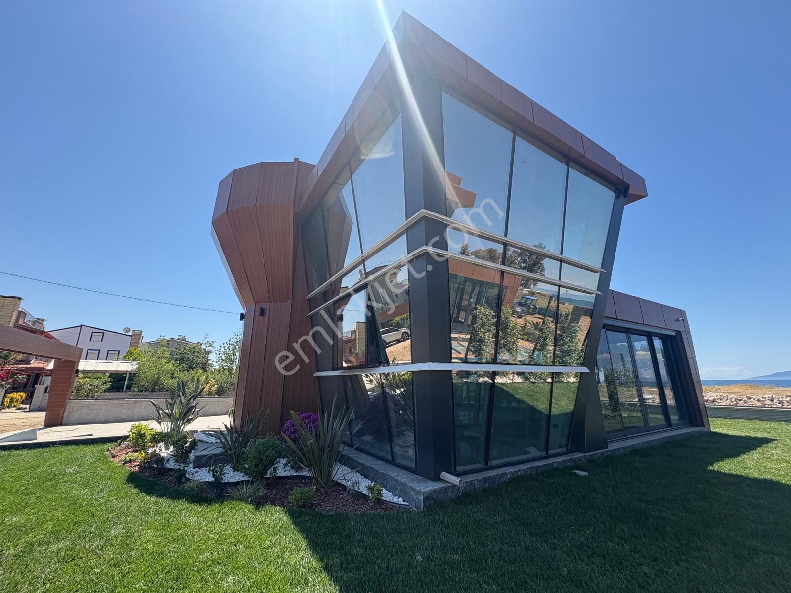 Dikili Salihleraltı Ultra Lüks 3' Adet Oturuma Hazır Denize Sıfır Villa - Görsel 8