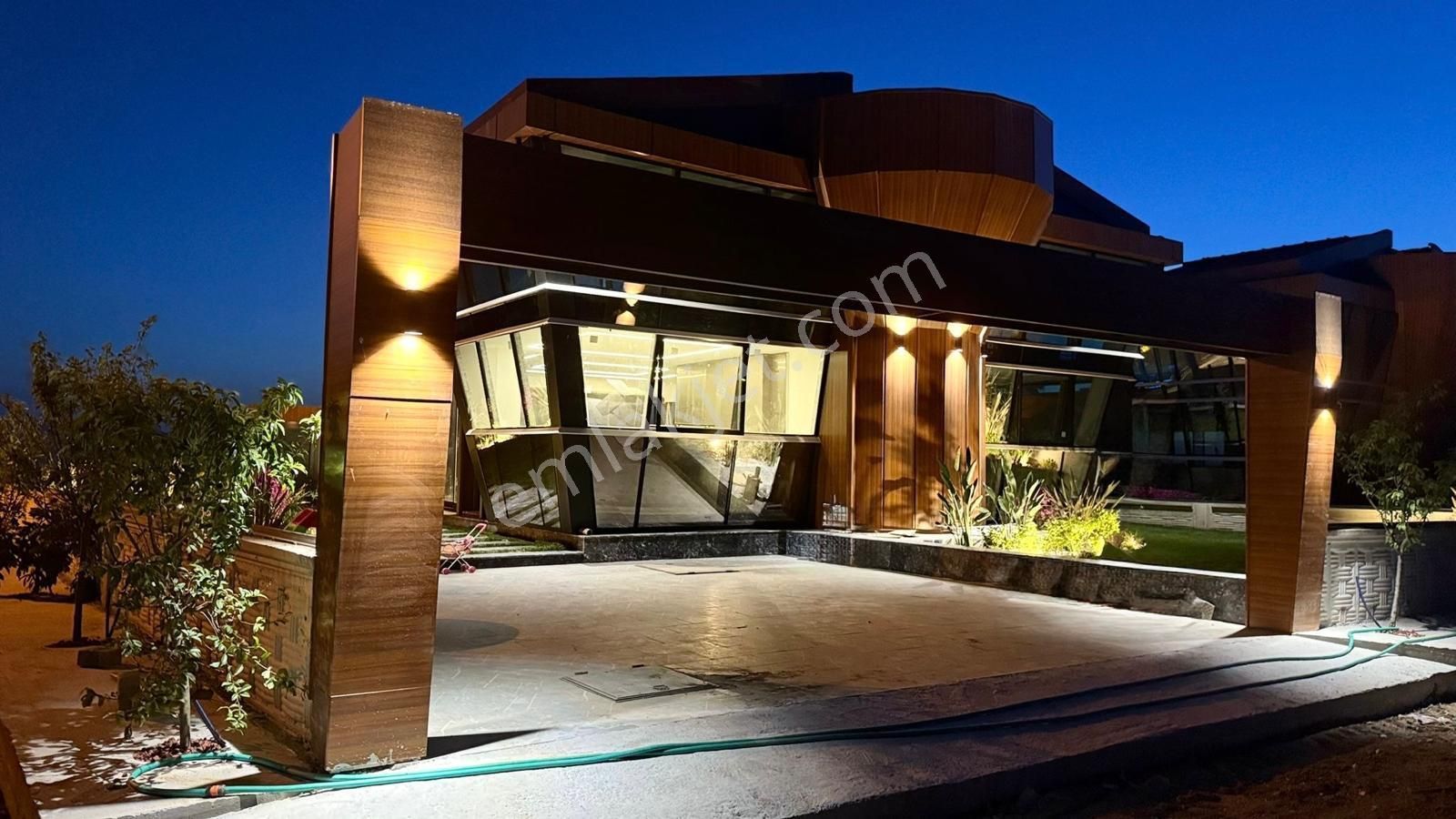 Dikili Salihleraltı Ultra Lüks 3' Adet Oturuma Hazır Denize Sıfır Villa - Görsel 7