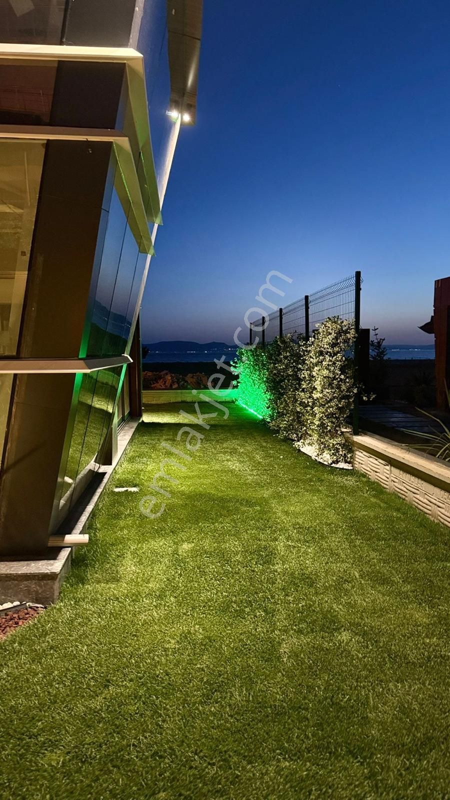 Dikili Salihleraltı Ultra Lüks 3' Adet Oturuma Hazır Denize Sıfır Villa - Görsel 17