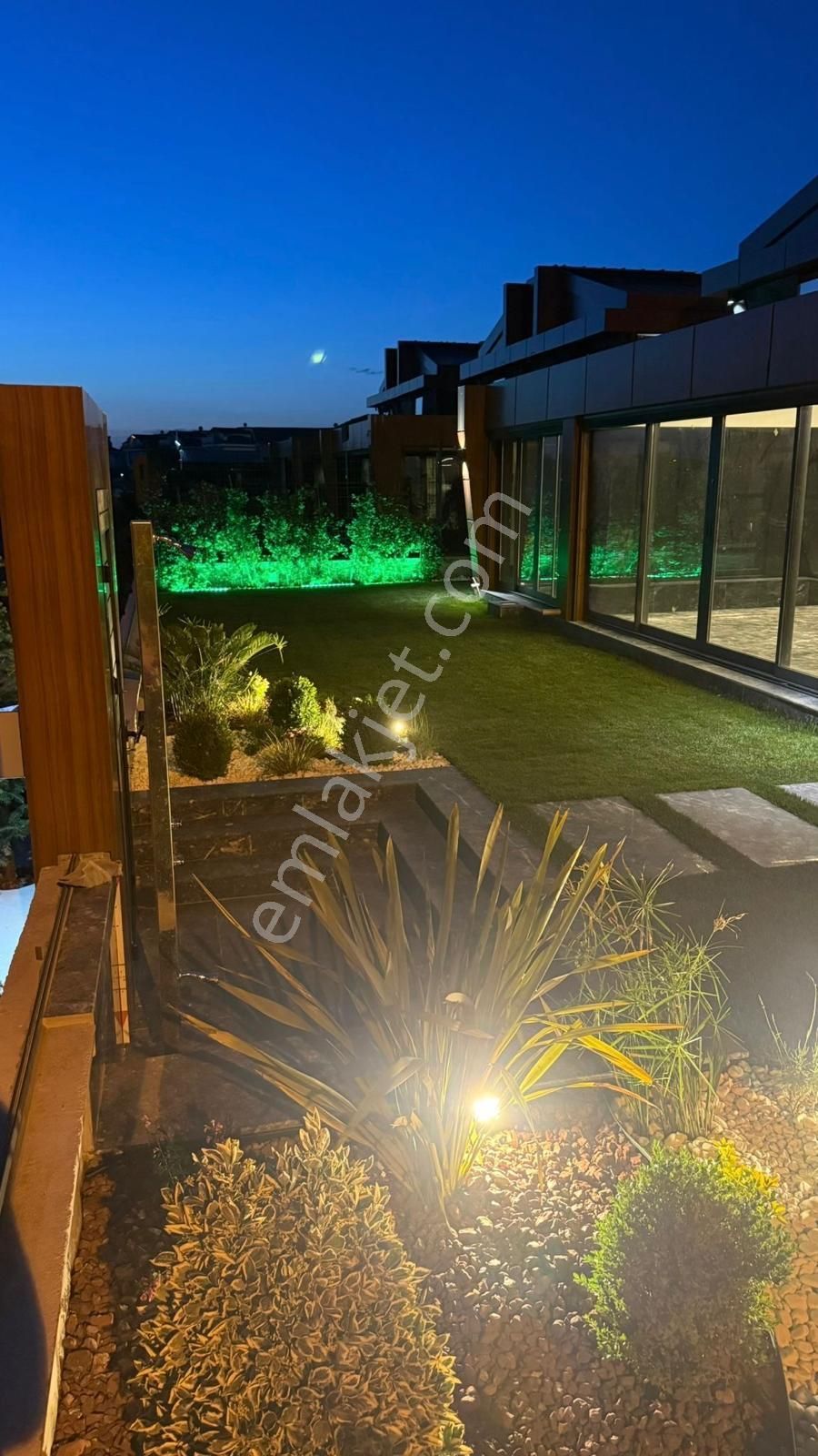 Dikili Salihleraltı Ultra Lüks 3' Adet Oturuma Hazır Denize Sıfır Villa - Görsel 15