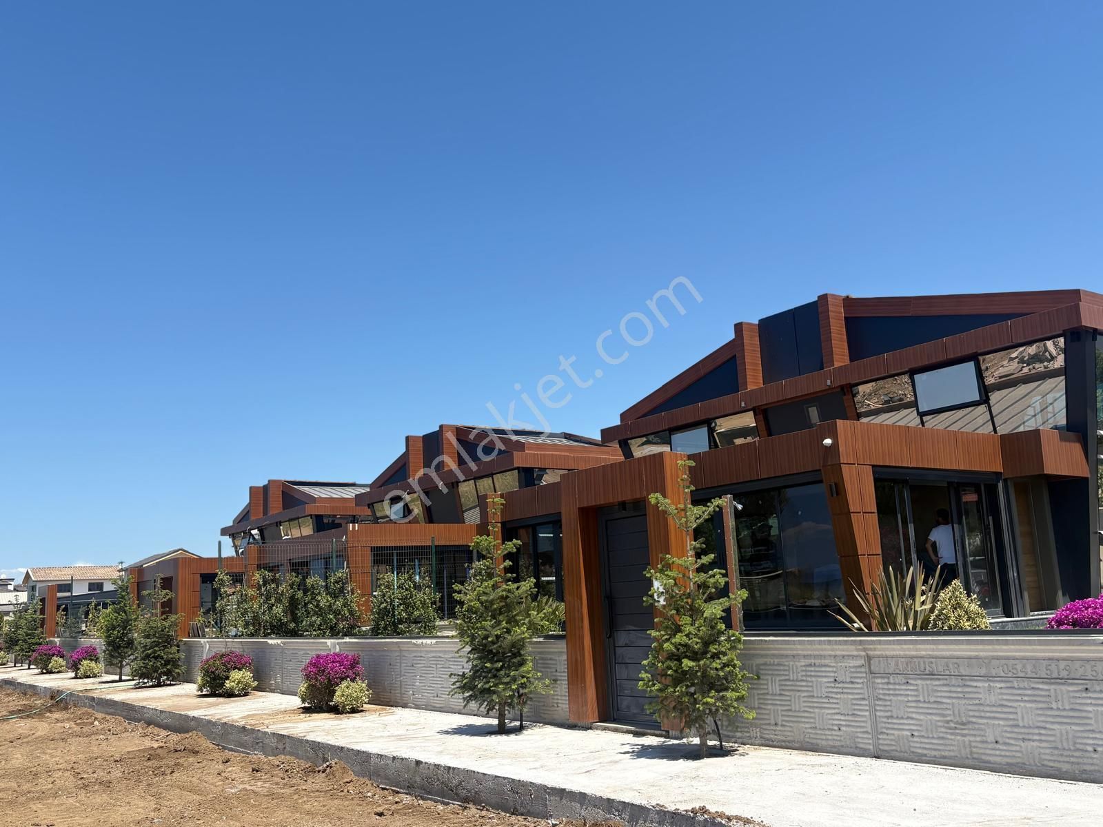 Dikili Salihleraltı Ultra Lüks 3' Adet Oturuma Hazır Denize Sıfır Villa - Görsel 9