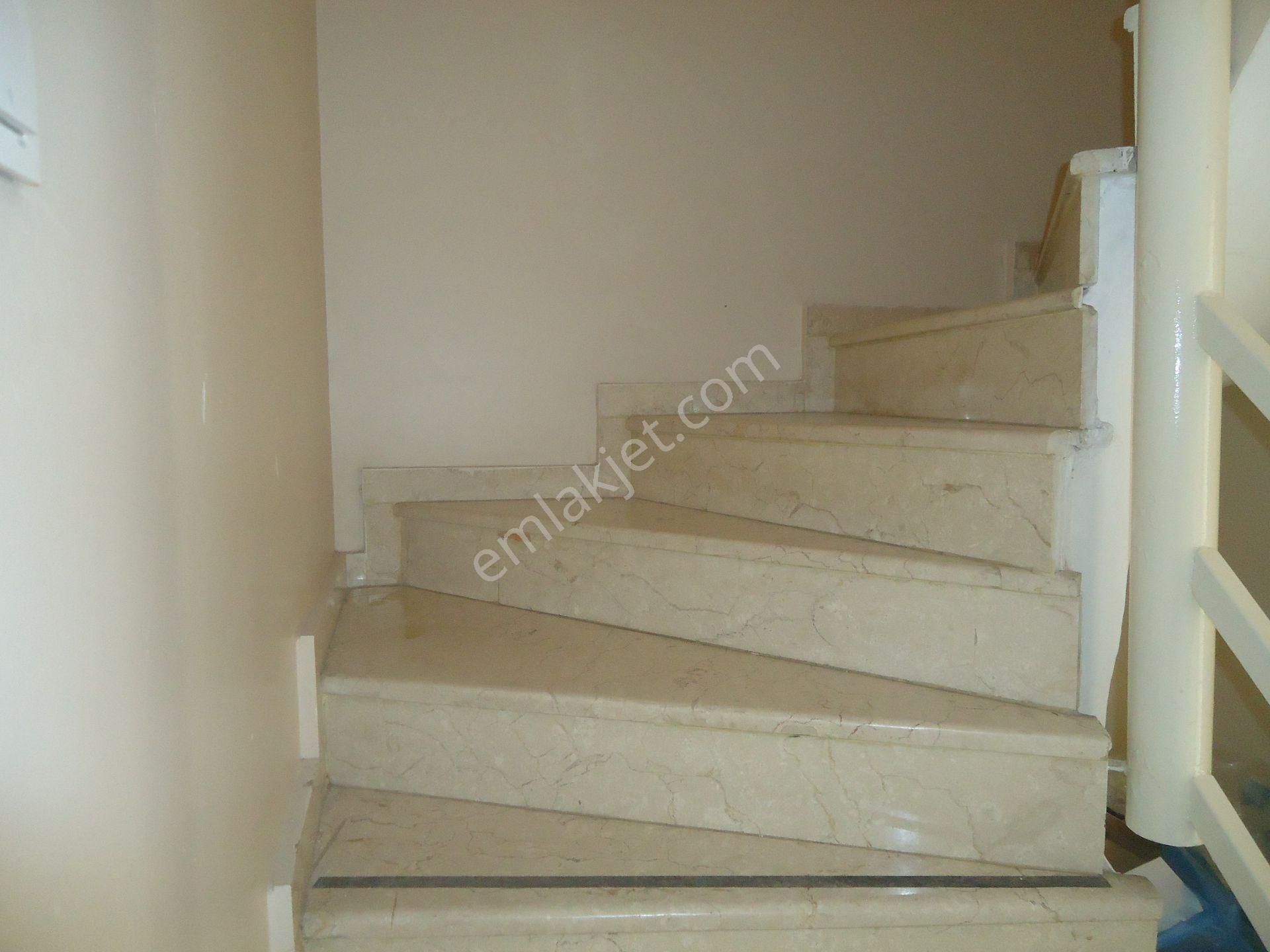 Aydınlıkevlerde 5+1 Dubleks Daire Gizem Emlaktan - Görsel 12