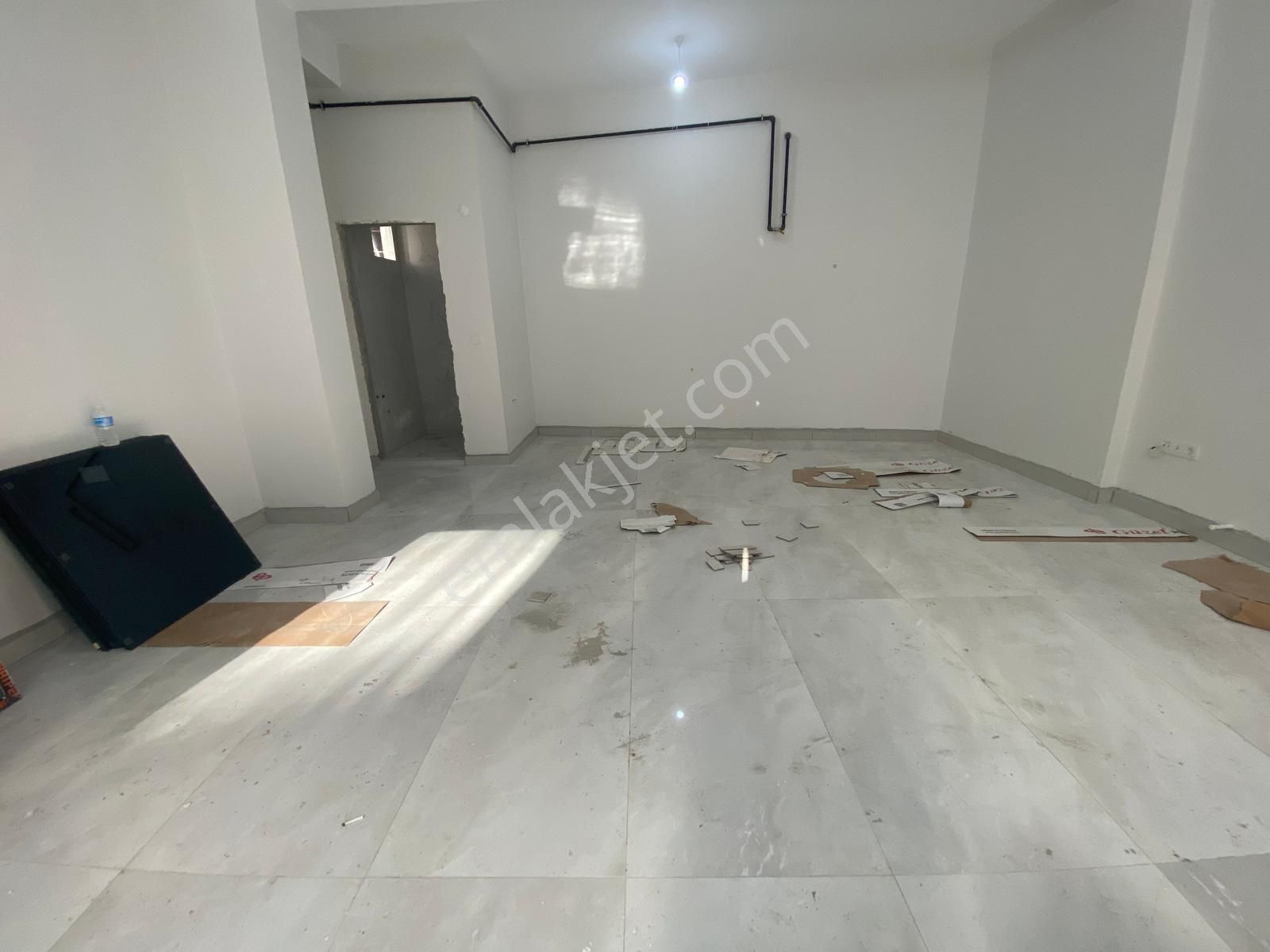 Başokur'dan Hürriyet Caddesi Sıfır Bina Dükkan - Görsel 3