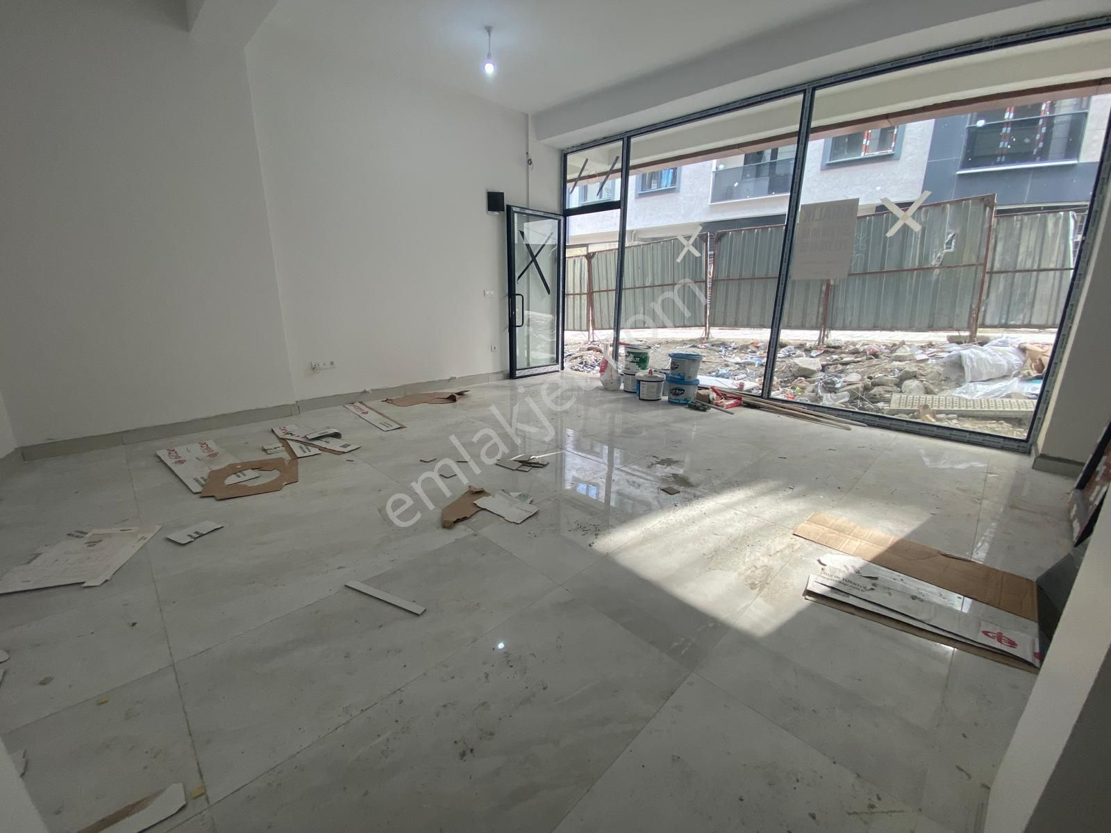 Başokur'dan Hürriyet Caddesi Sıfır Bina Dükkan