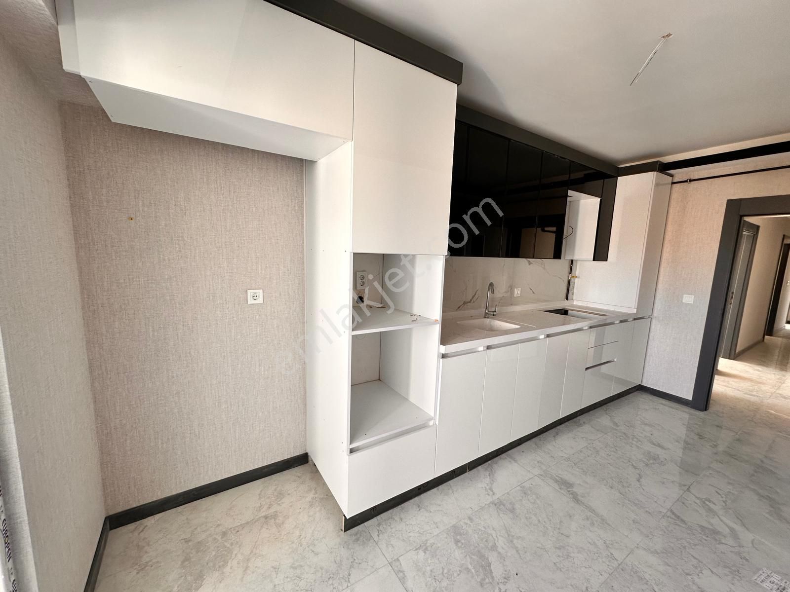 Karakaya'da Cadde Üzerinde Sıfır Binada 3+1 Daire! - Görsel 3