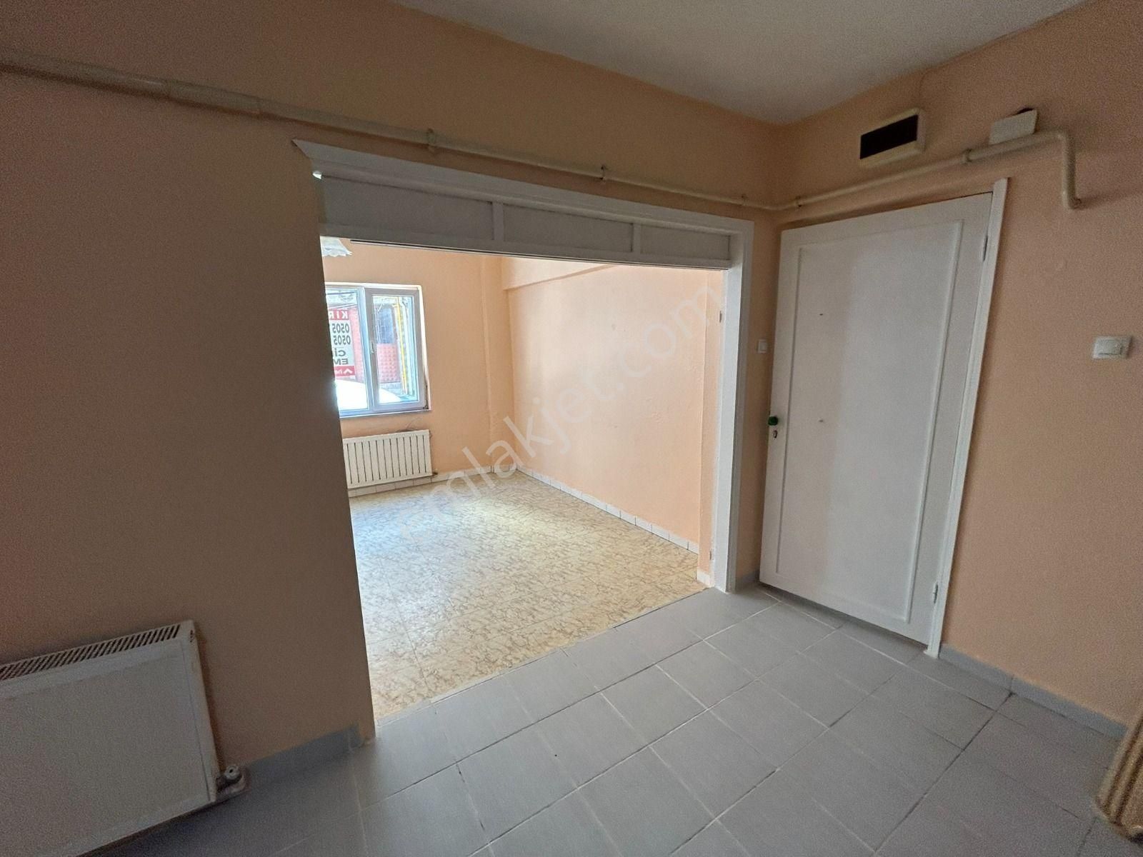 Cihan Emlak - Kiralık - Ayrı Mutfaklı Kapalı Pazar Ve Hürriyet Parkı Yakını 1+1 Daire - Görsel 4