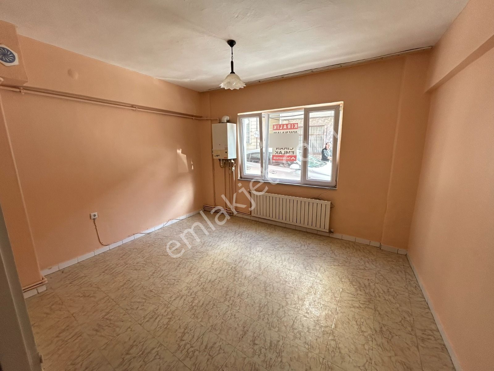 Cihan Emlak - Kiralık - Ayrı Mutfaklı Kapalı Pazar Ve Hürriyet Parkı Yakını 1+1 Daire