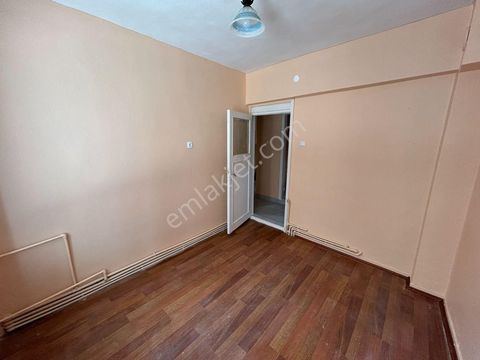 Cihan Emlak - Kiralık - Ayrı Mutfaklı Kapalı Pazar Ve Hürriyet Parkı Yakını 1+1 Daire - Görsel 12