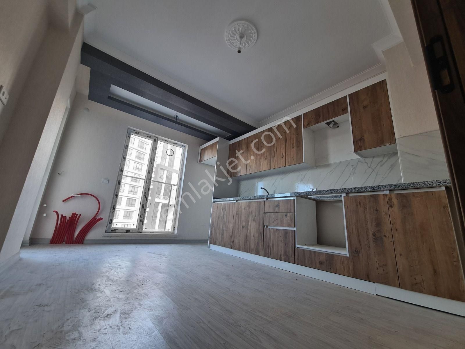 Vadi Yakını Cadde Üzeri 2-banyo / Giyinme Odalı Sıfır 5+1 Dublex