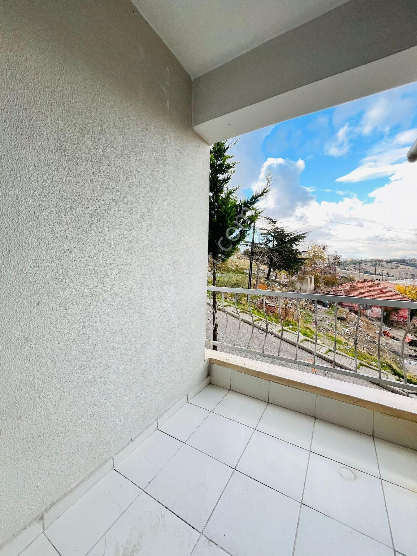 Şahintepe'de Hocalı Cad. Dibi 3+1 Asansörlü Ara Kat Satılık Daire !!! - Görsel 16