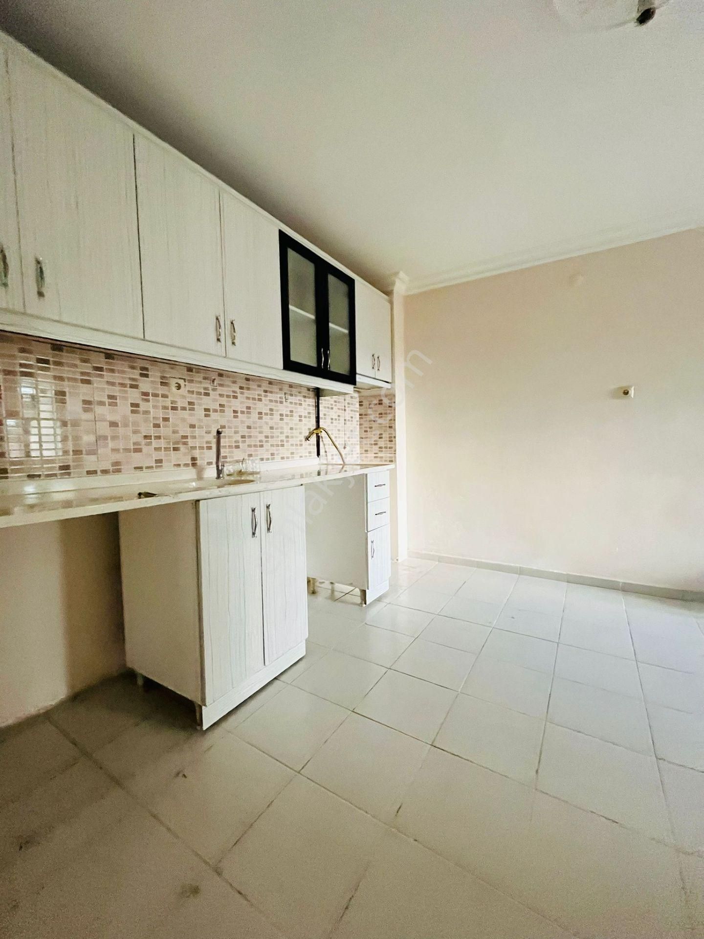 Şahintepe'de Hocalı Cad. Dibi 3+1 Asansörlü Ara Kat Satılık Daire !!! - Görsel 14