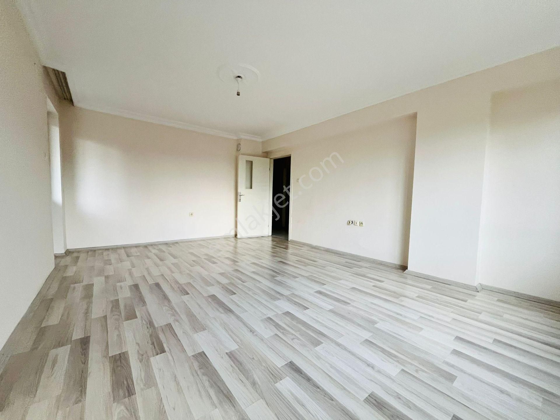 Şahintepe'de Hocalı Cad. Dibi 3+1 Asansörlü Ara Kat Satılık Daire !!! - Görsel 4